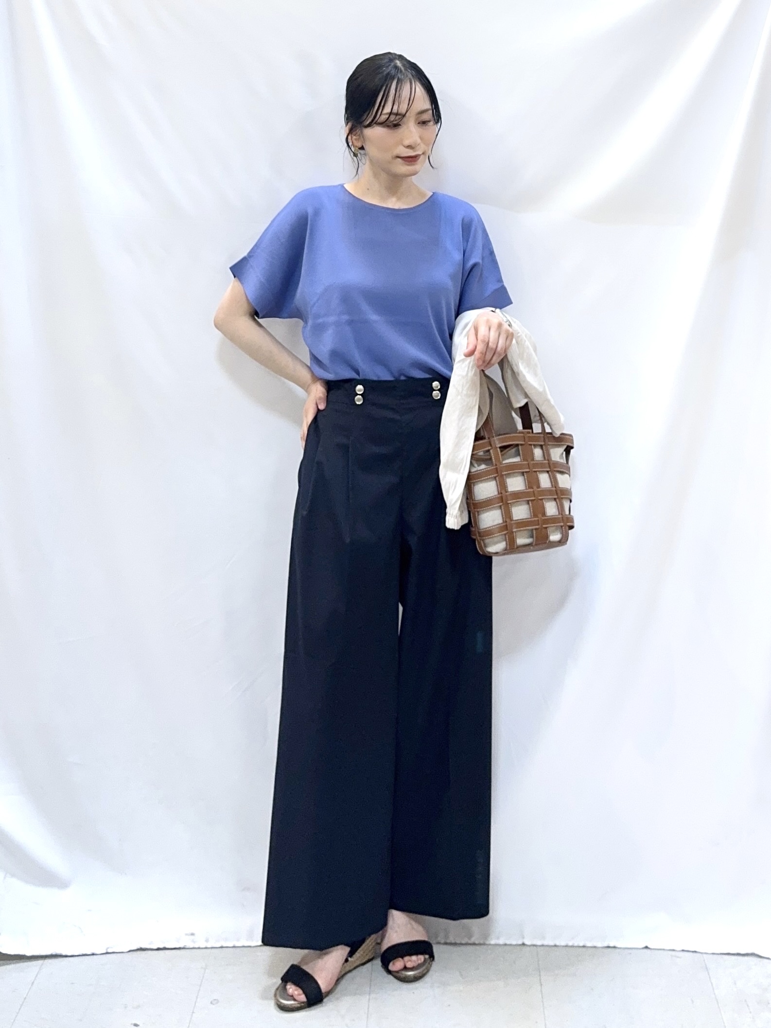 𝐇𝐢𝐫𝐨𝐦𝐢さんの「SHOO･LA･RUE｜【S-LL】軽やかな シアーライトブルゾン」を使ったコーディネート