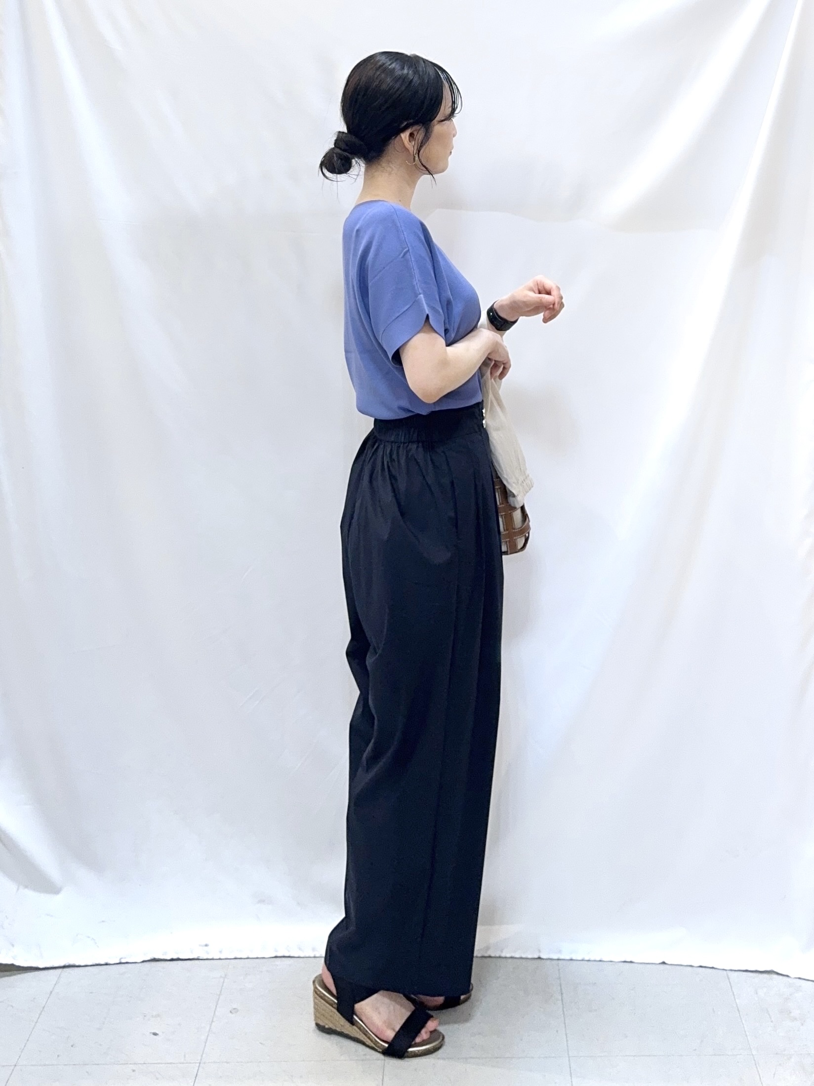 𝐇𝐢𝐫𝐨𝐦𝐢さんの「SHOO･LA･RUE｜【S-LL】軽やかな シアーライトブルゾン」を使ったコーディネート
