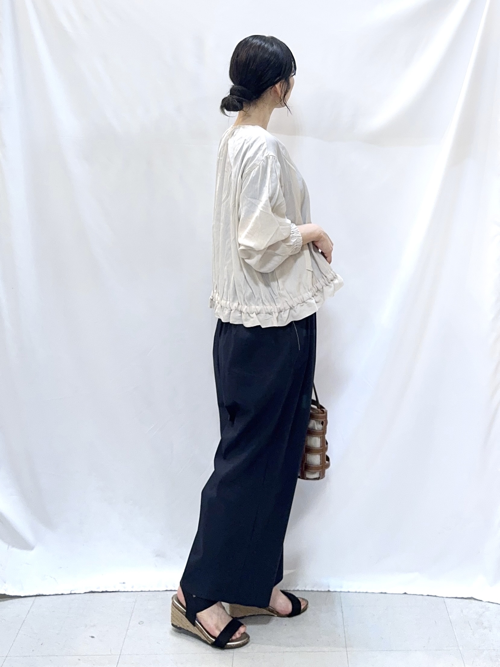 𝐇𝐢𝐫𝐨𝐦𝐢さんの「SHOO･LA･RUE｜【S-LL】軽やかな シアーライトブルゾン」を使ったコーディネート