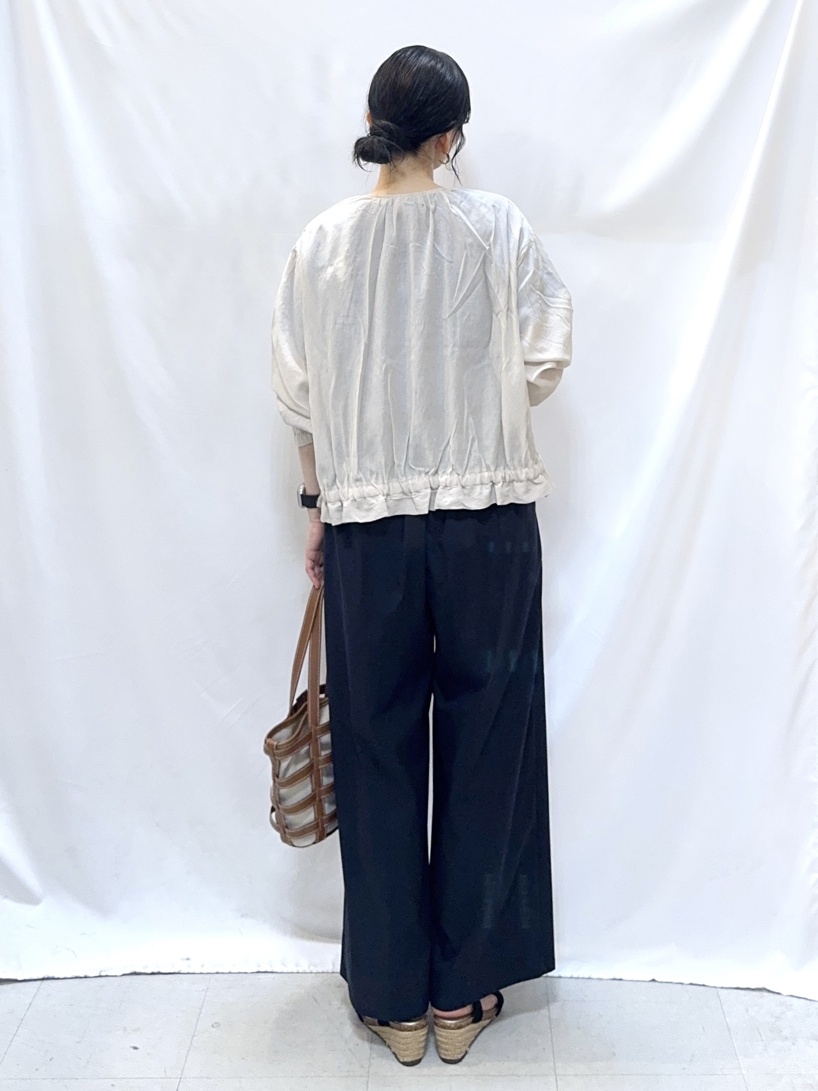 𝐇𝐢𝐫𝐨𝐦𝐢さんの「SHOO･LA･RUE｜【S-LL】軽やかな シアーライトブルゾン」を使ったコーディネート