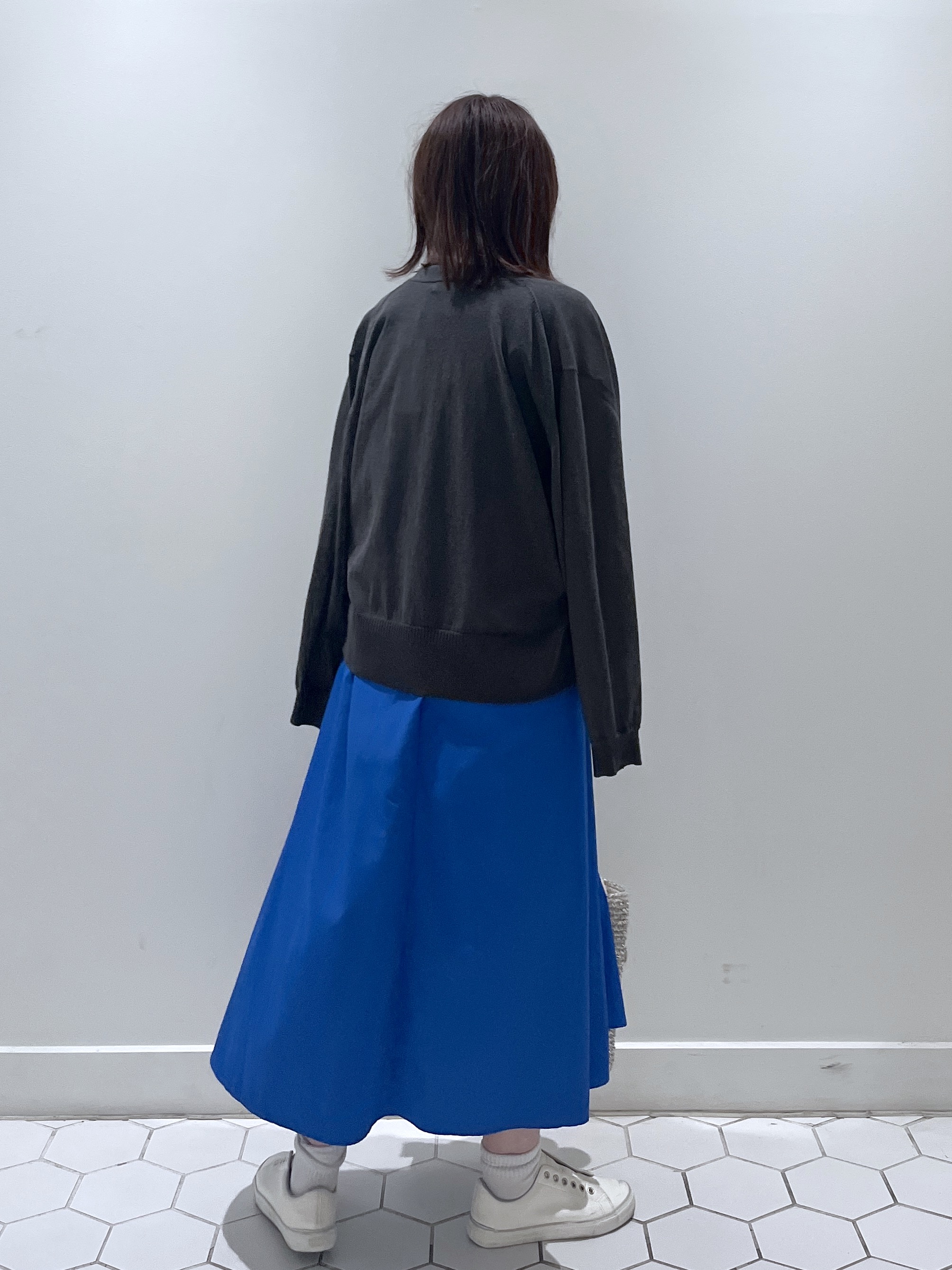 Makinoさんの「Dessin｜【マシンウォッシャブル】Vネックシアーカーディガン」を使ったコーディネート