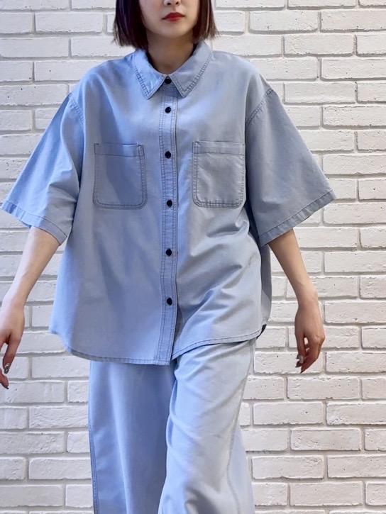 𝐜𝐡𝐢𝐤𝐚さんの「SHOO･LA･RUE｜【セットアップ可/S-LL】ライトオンスデニム 5分袖シャツ」を使ったコーディネート