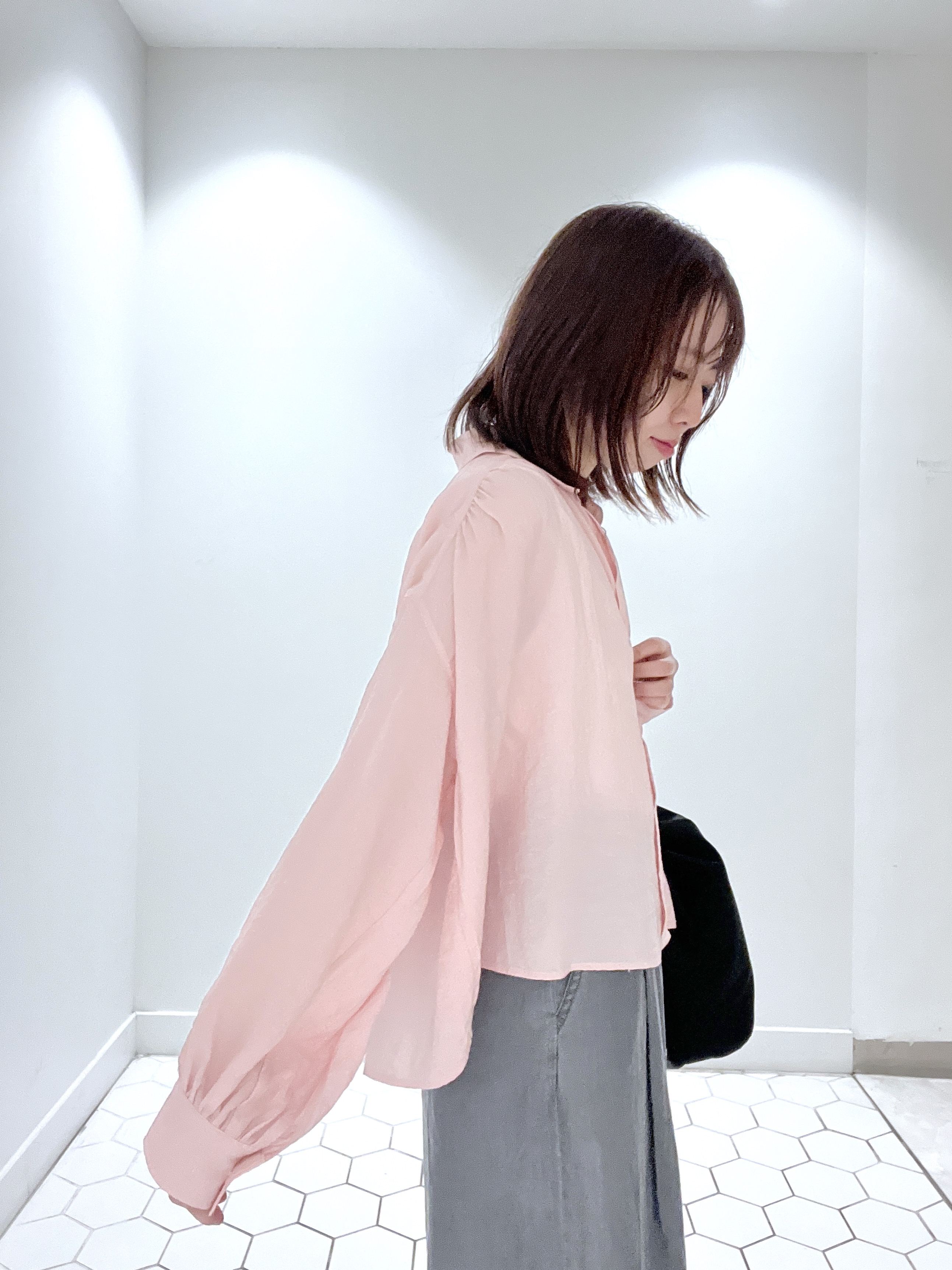 Makinoさんの「Dessin｜エアリーシアーブラウス」を使ったコーディネート