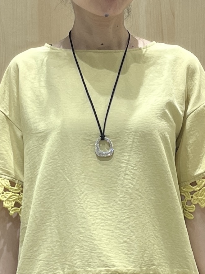 まつみさんの「SHOO･LA･RUE｜【洗濯後しわになりにくい/S-LL】コーデの主役になる レース付きブラウス」を使ったコーディネート