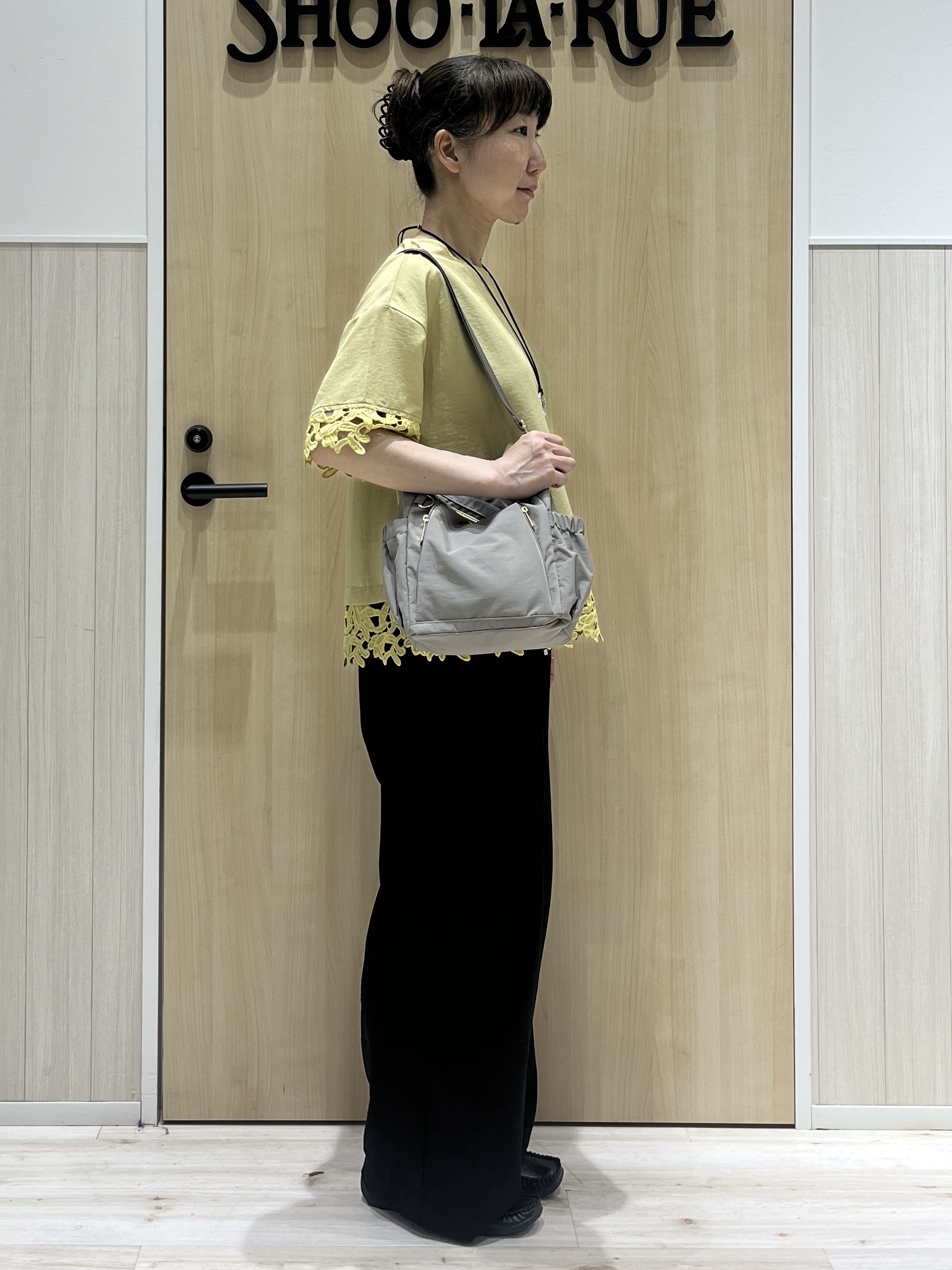 まつみさんの「SHOO･LA･RUE｜【洗濯後しわになりにくい/S-LL】コーデの主役になる レース付きブラウス」を使ったコーディネート