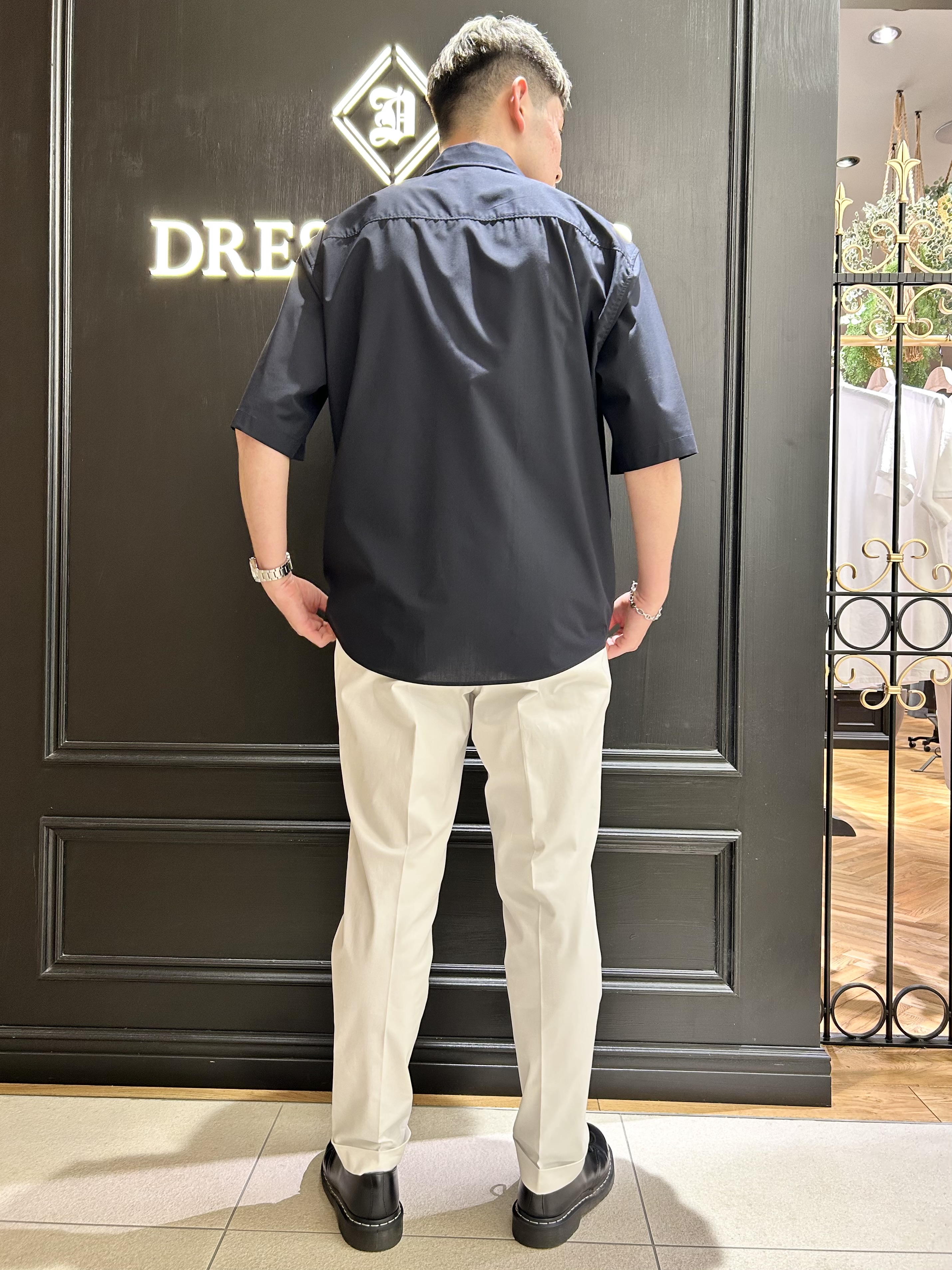 千葉亮太さんの「DRESSTERIOR｜◆イージーケア プルオーバーシャツ」を使ったコーディネート