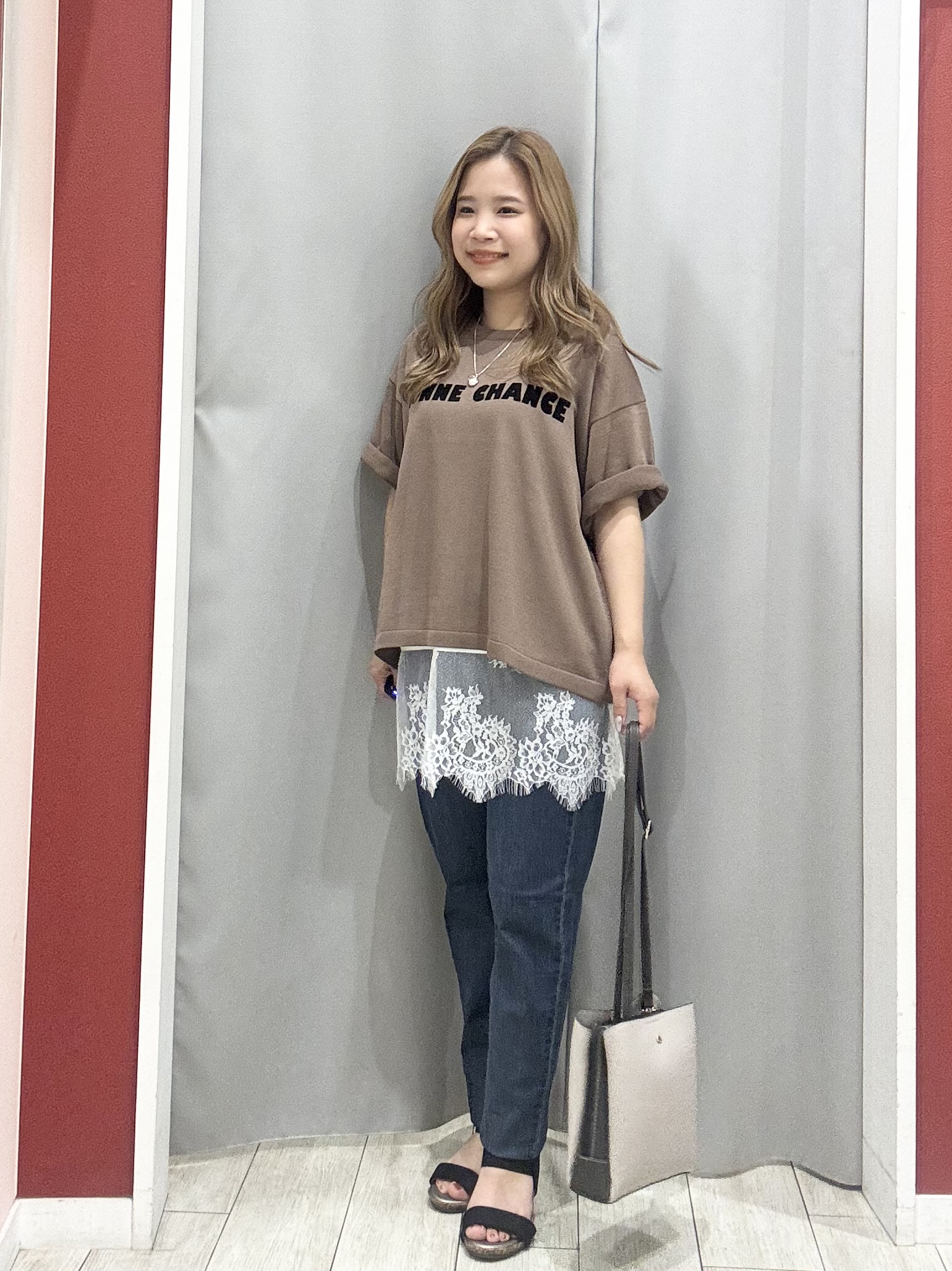 shioさんの「SHOO･LA･RUE｜【体型カバー】程よい透け感 デザインアソート 5分袖シアーニット」を使ったコーディネート