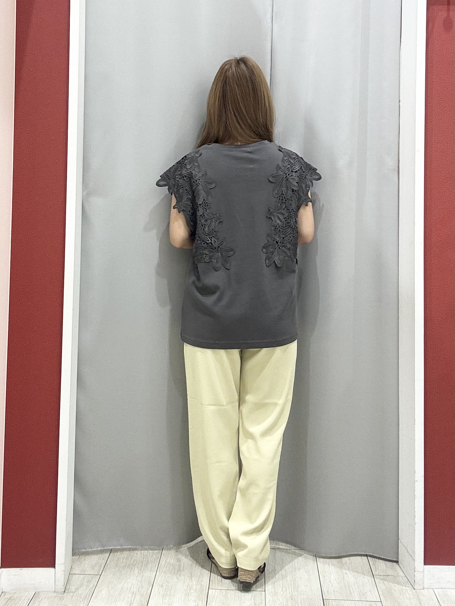 shioさんの「SHOO･LA･RUE｜【洗濯機可/S-LL】オンにもオフにも マルチに使えるボタンレスカーディガン」を使ったコーディネート