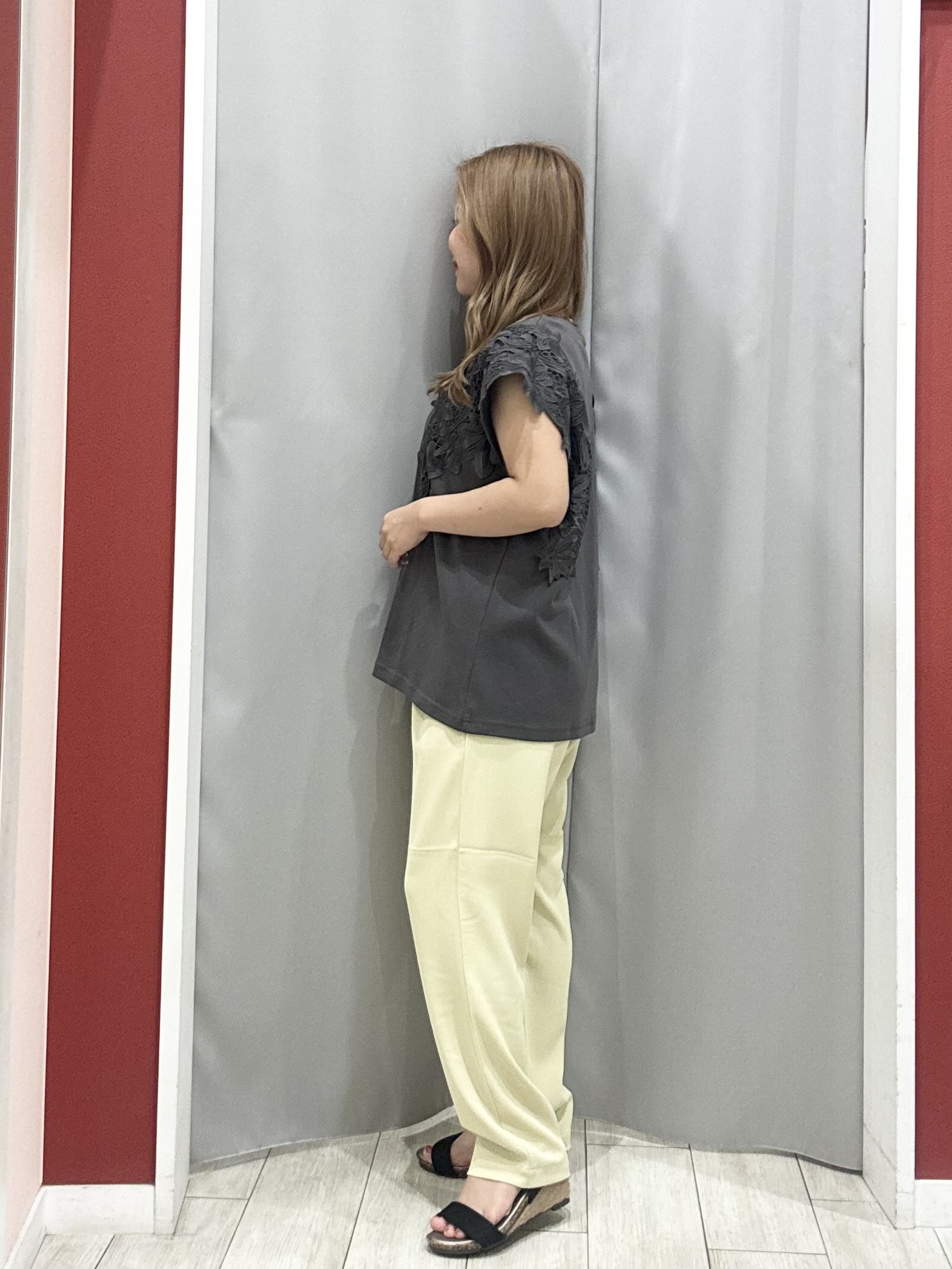 shioさんの「SHOO･LA･RUE｜【洗濯機可/S-LL】オンにもオフにも マルチに使えるボタンレスカーディガン」を使ったコーディネート