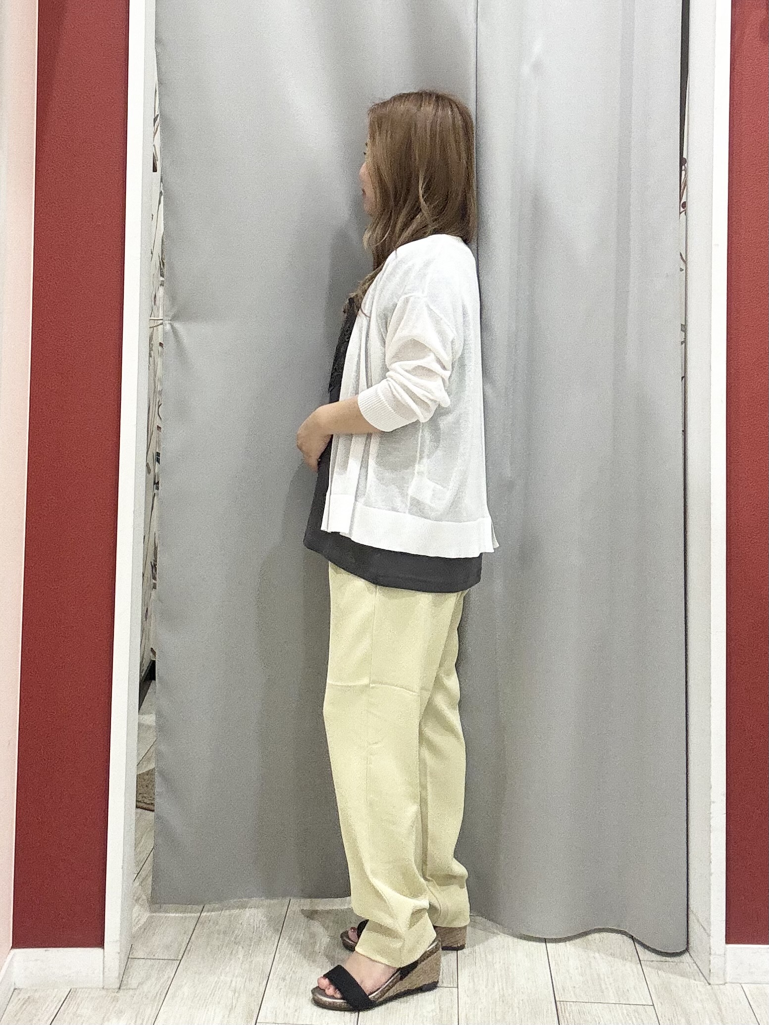 shioさんの「SHOO･LA･RUE｜【洗濯機可/S-LL】オンにもオフにも マルチに使えるボタンレスカーディガン」を使ったコーディネート