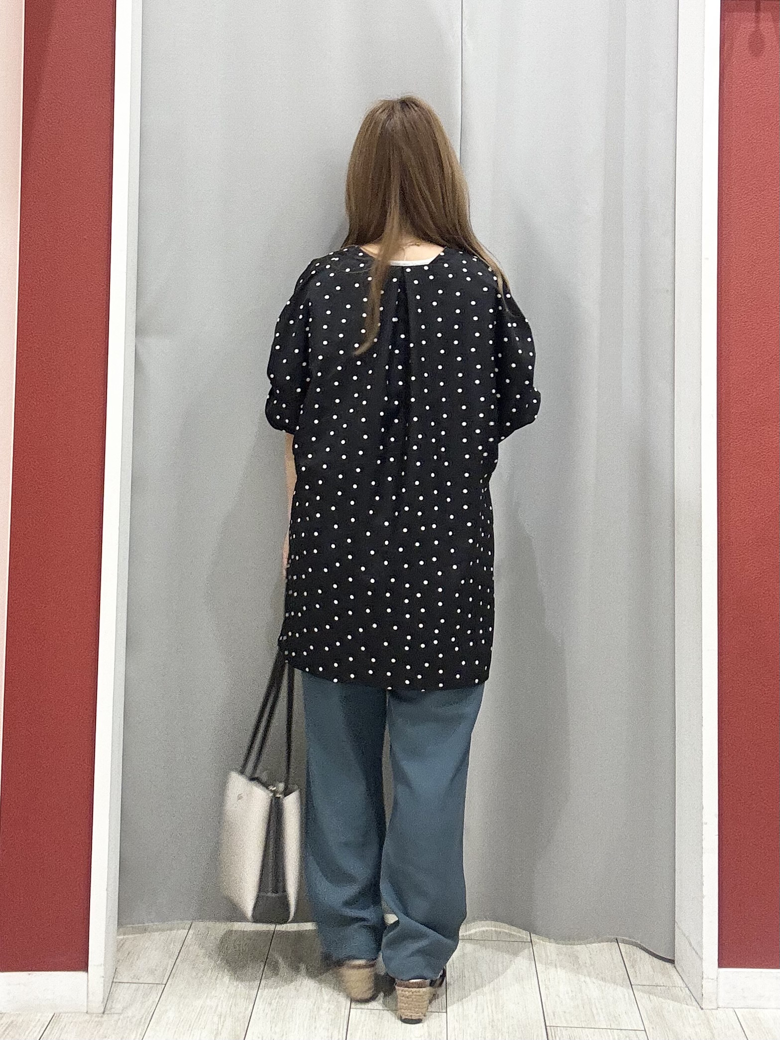 shioさんの「SHOO･LA･RUE｜【洗濯機可／洗濯後しわになりにくい】大人の甘さをプラスする ドット柄袖タックブラウス」を使ったコーディネート