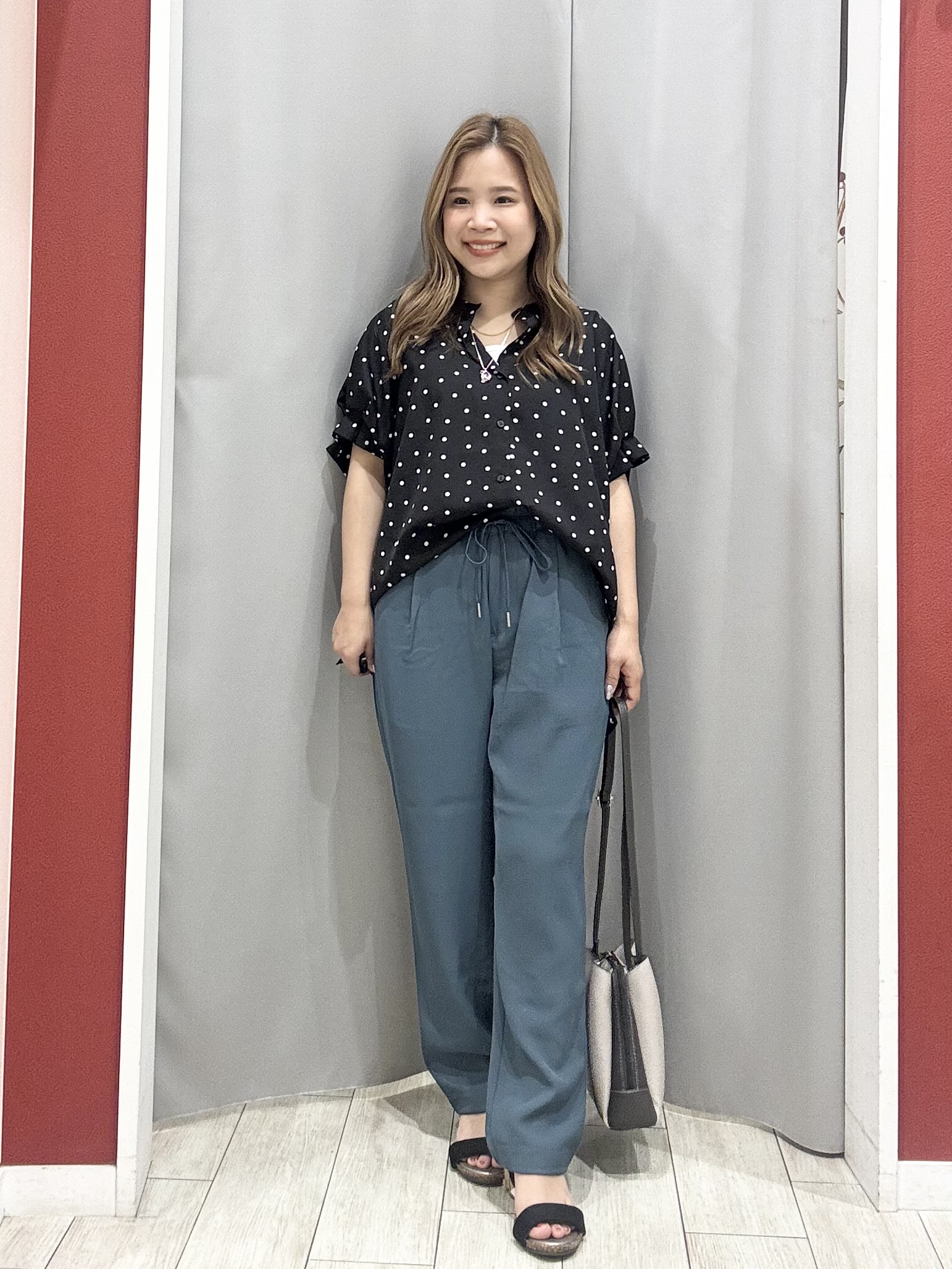 shioさんの「SHOO･LA･RUE｜【洗濯機可／洗濯後しわになりにくい】大人の甘さをプラスする ドット柄袖タックブラウス」を使ったコーディネート