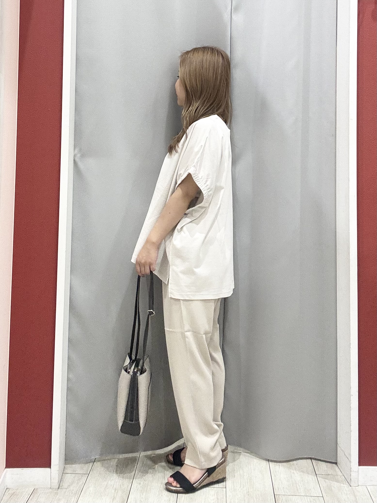 shioさんの「SHOO･LA･RUE｜【洗濯機可】シンプルにこなれて見せる お袖ギャザードルマンTシャツ」を使ったコーディネート