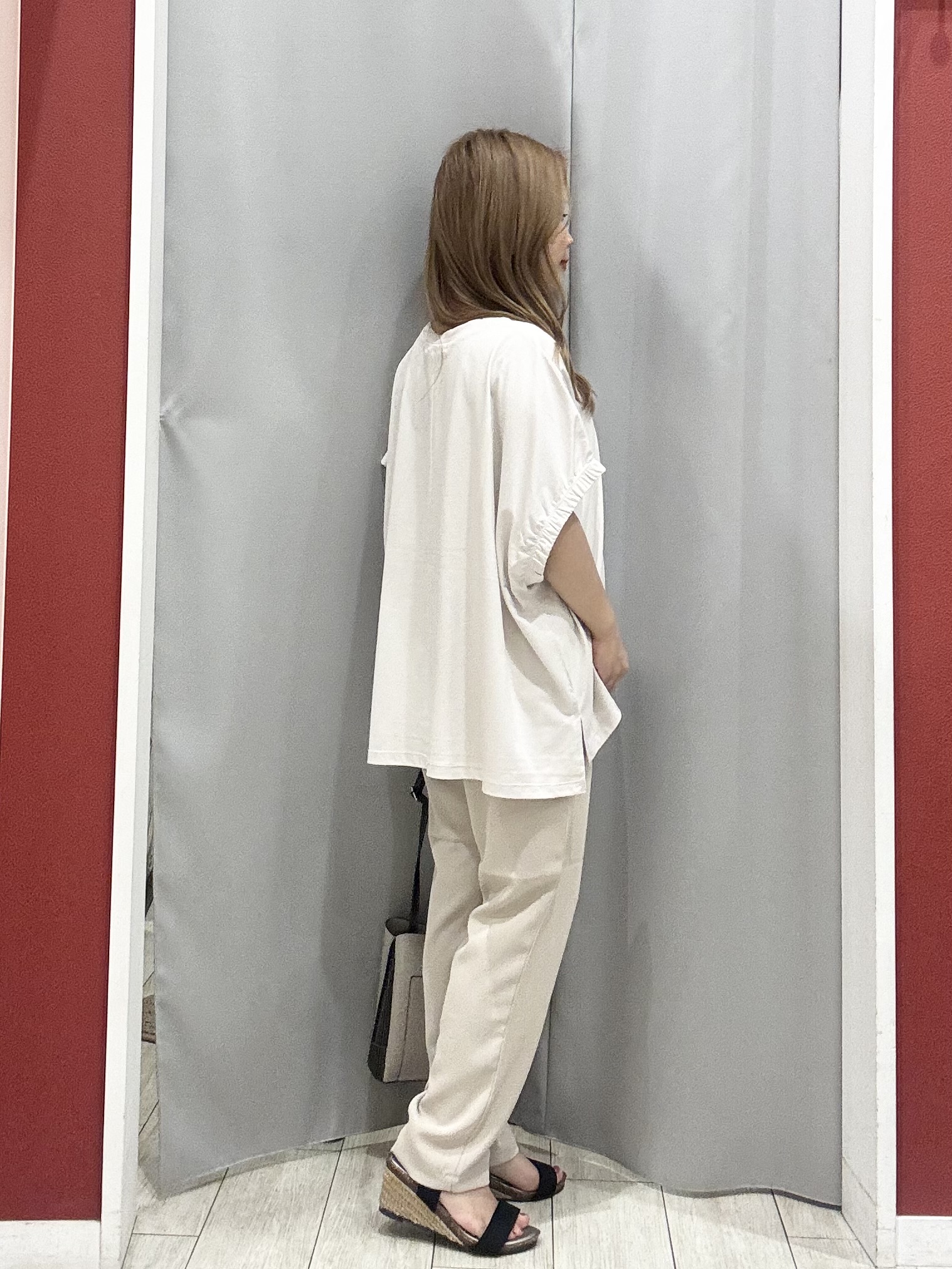 shioさんの「SHOO･LA･RUE｜【洗濯機可】シンプルにこなれて見せる お袖ギャザードルマンTシャツ」を使ったコーディネート