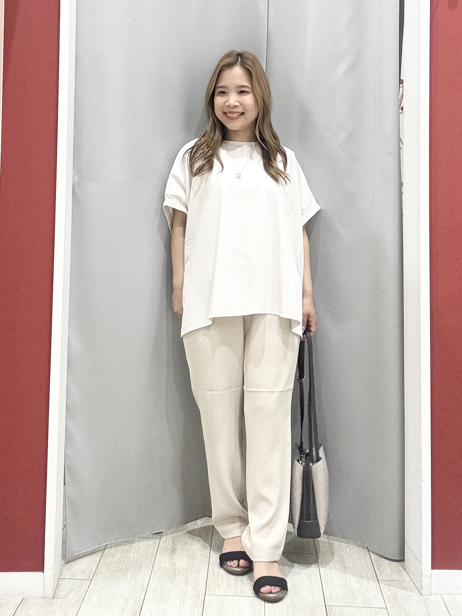 shioさんの「SHOO･LA･RUE｜【洗濯機可】シンプルにこなれて見せる お袖ギャザードルマンTシャツ」を使ったコーディネート