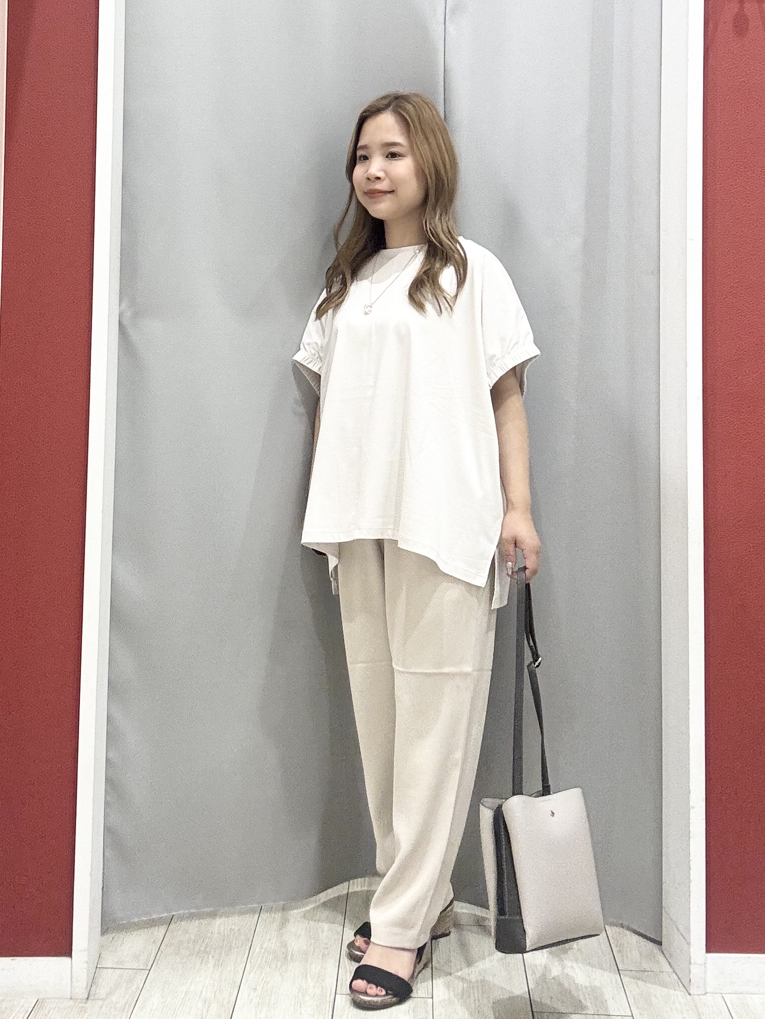 shioさんの「SHOO･LA･RUE｜【洗濯機可】シンプルにこなれて見せる お袖ギャザードルマンTシャツ」を使ったコーディネート