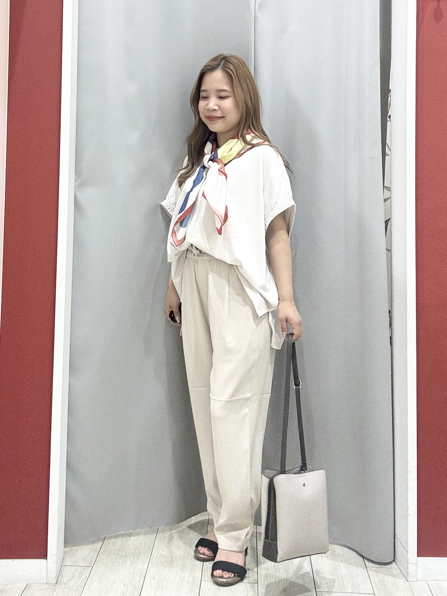 shioさんの「SHOO･LA･RUE｜【洗濯機可】シンプルにこなれて見せる お袖ギャザードルマンTシャツ」を使ったコーディネート
