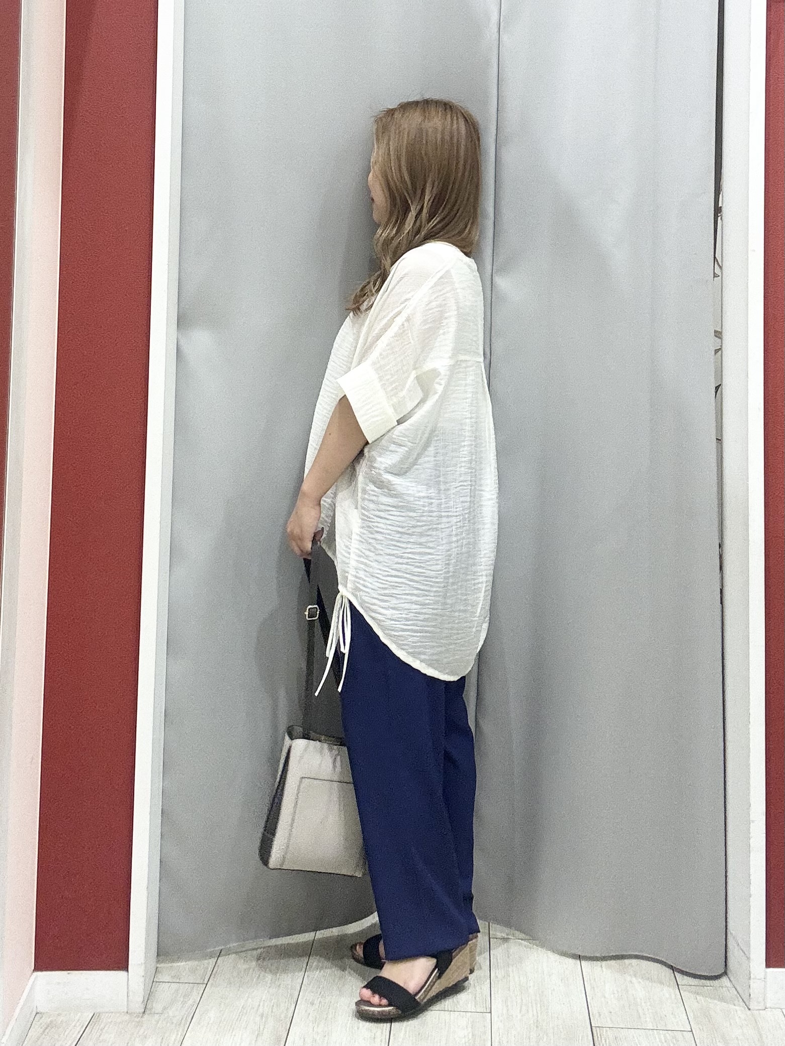 shioさんの「SHOO･LA･RUE｜【高レビュー/体型カバー】インせず着られる スキッパー裾リボンブラウス」を使ったコーディネート