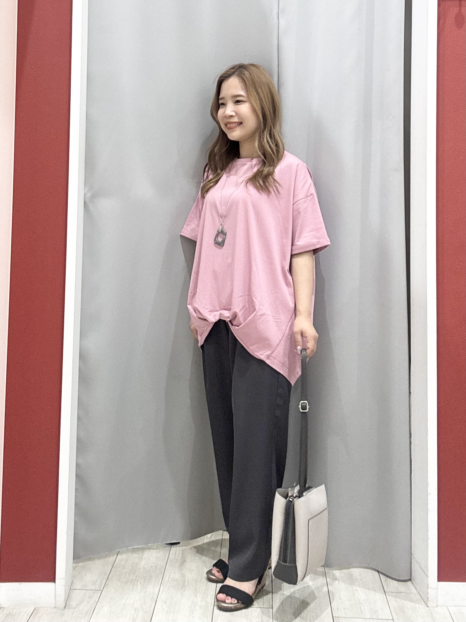 shioさんの「SHOO･LA･RUE｜【体型カバー/S-LL/洗濯機可】インせず決まる フロントタックデザインTシャツ」を使ったコーディネート