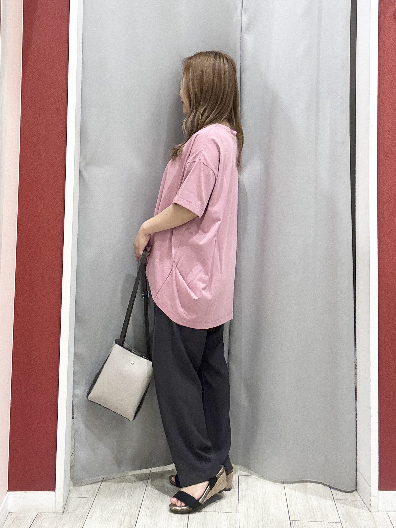 shioさんの「SHOO･LA･RUE｜【体型カバー/S-LL/洗濯機可】インせず決まる フロントタックデザインTシャツ」を使ったコーディネート