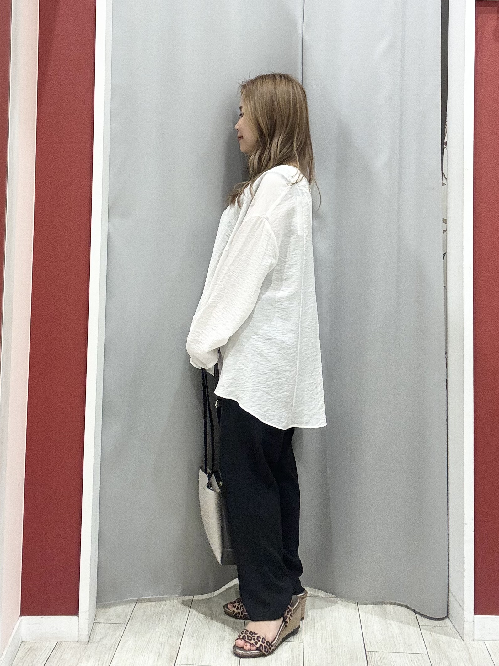 shioさんの「SHOO･LA･RUE｜【洗濯機可/S-LL】お顔周りすっきり 大人のシアーシャツカーディガン」を使ったコーディネート
