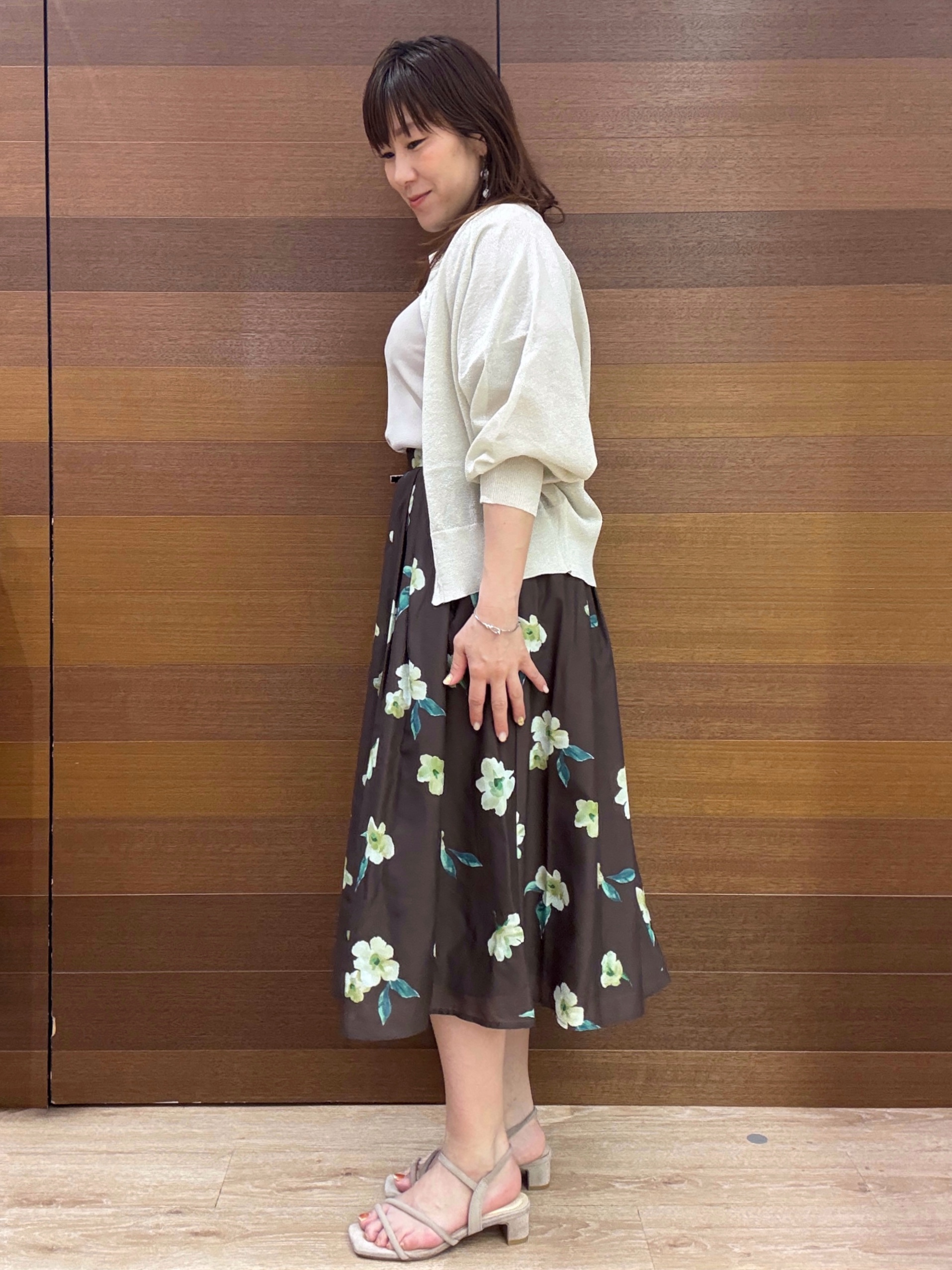 maichiさんの「OPAQUE.CLIP｜【接触冷感】シアーラメドルマンショートカーディガン《洗濯機OK》」を使ったコーディネート
