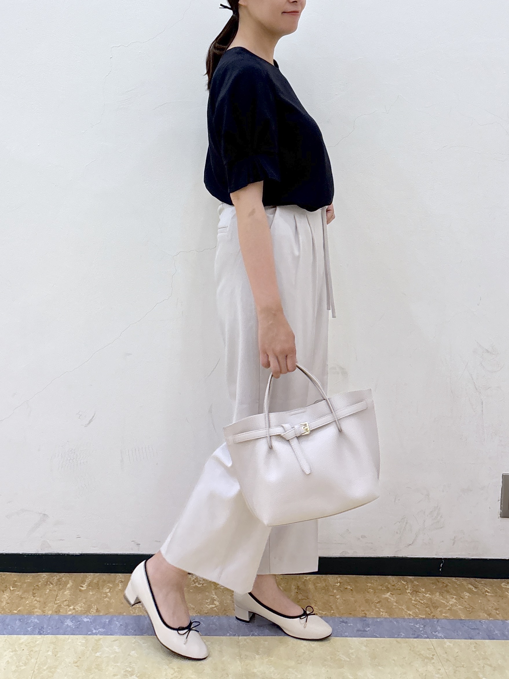 akariさんの「index｜【接触冷感／吸水速乾】タックパフスリーブブラウス《防シワ／洗濯機OK／XS～3L／8col》」を使ったコーディネート