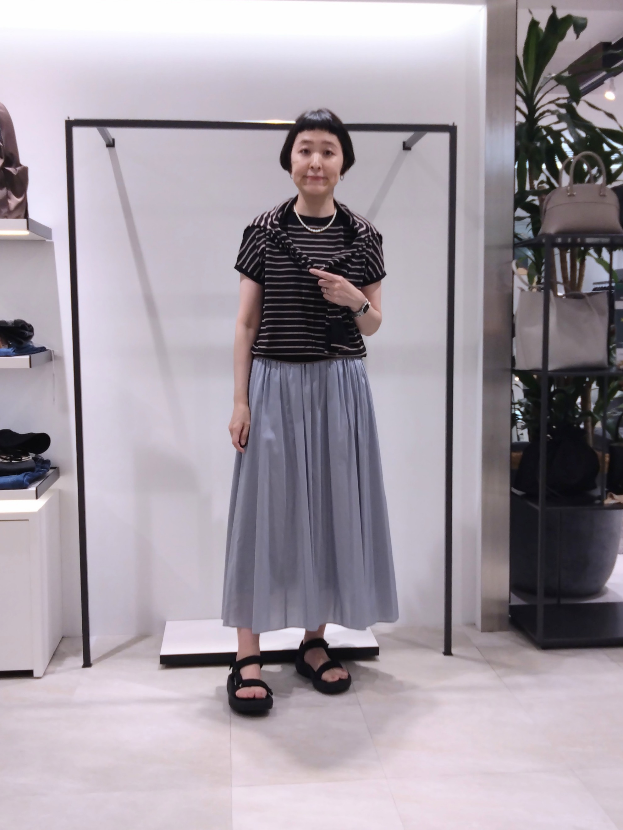 まちこさんの「UNTITLED｜◆【9色展開/アンサンブル可】コットンクルーネックカーディガン」を使ったコーディネート