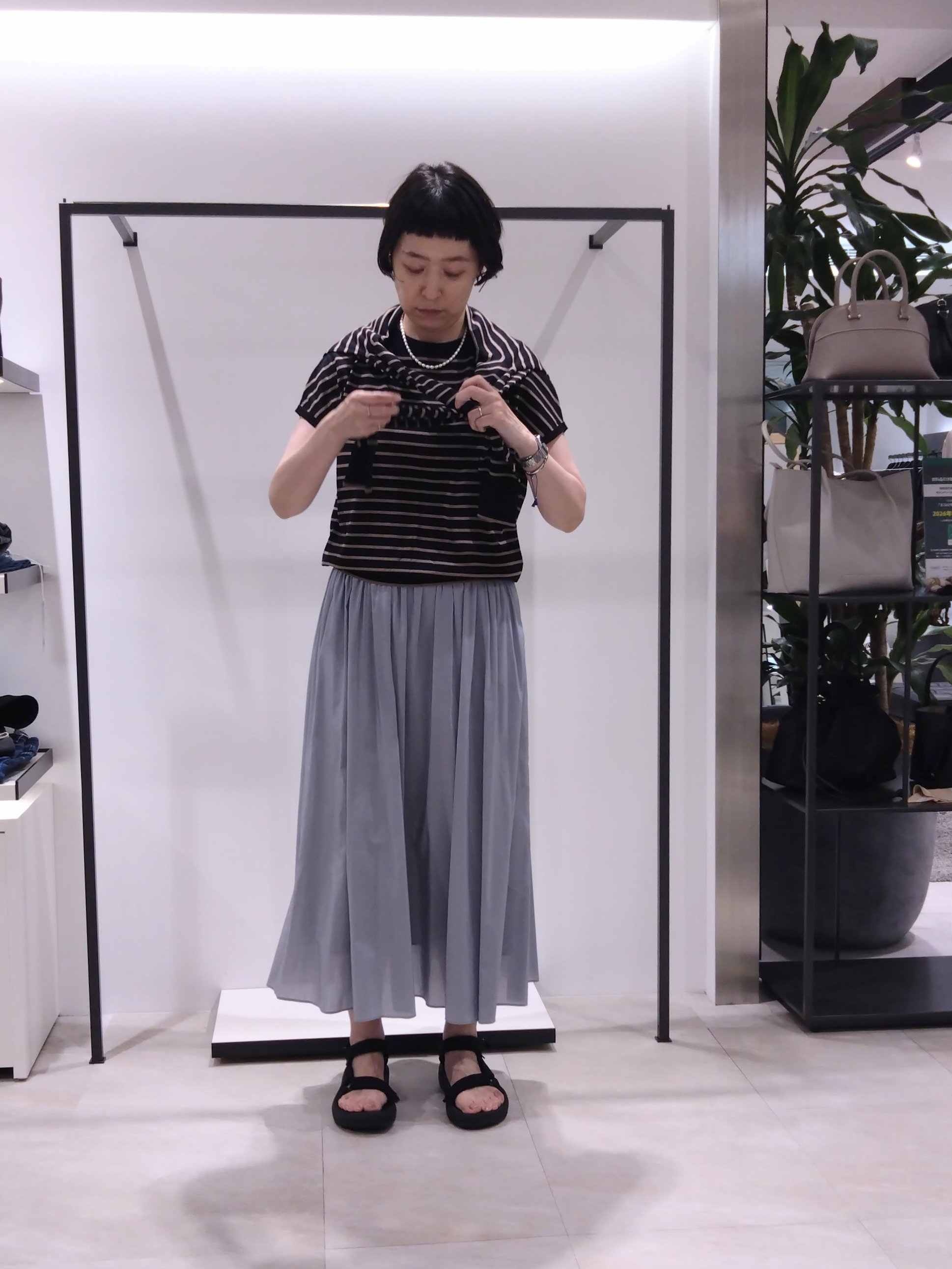 まちこさんの「UNTITLED｜◆【9色展開/アンサンブル可】コットンクルーネックカーディガン」を使ったコーディネート