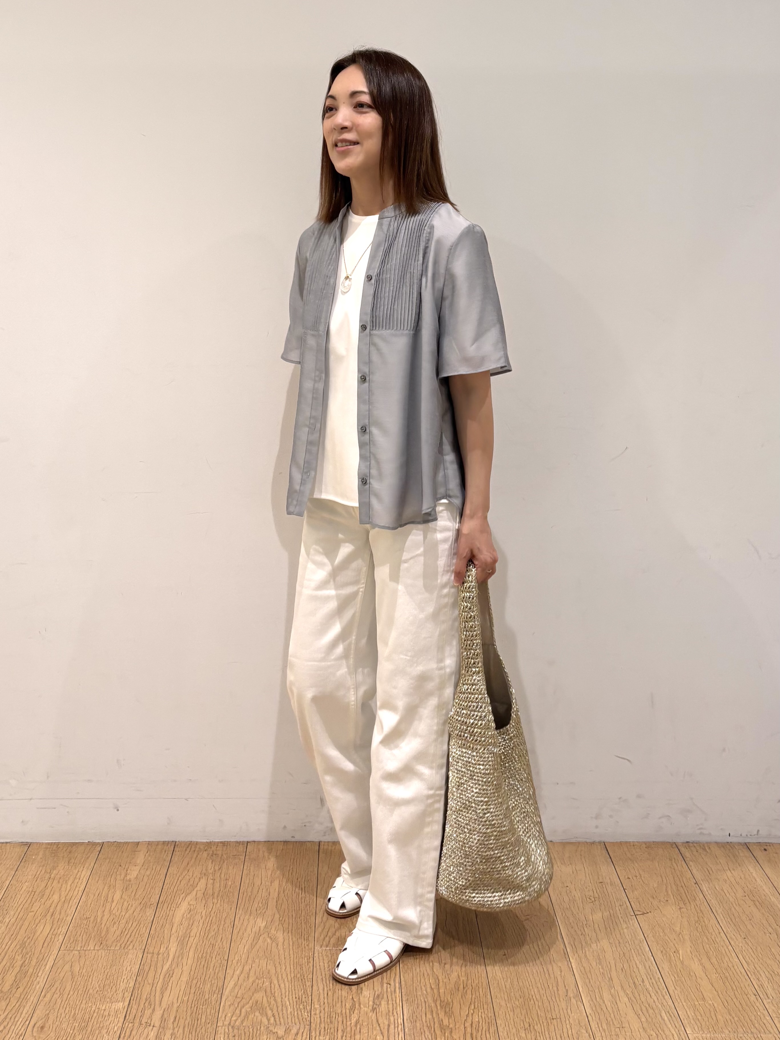 mikkoさんの「INDIVI｜【接触冷感/洗える】シアーシャンブレーピンタックブラウス」を使ったコーディネート