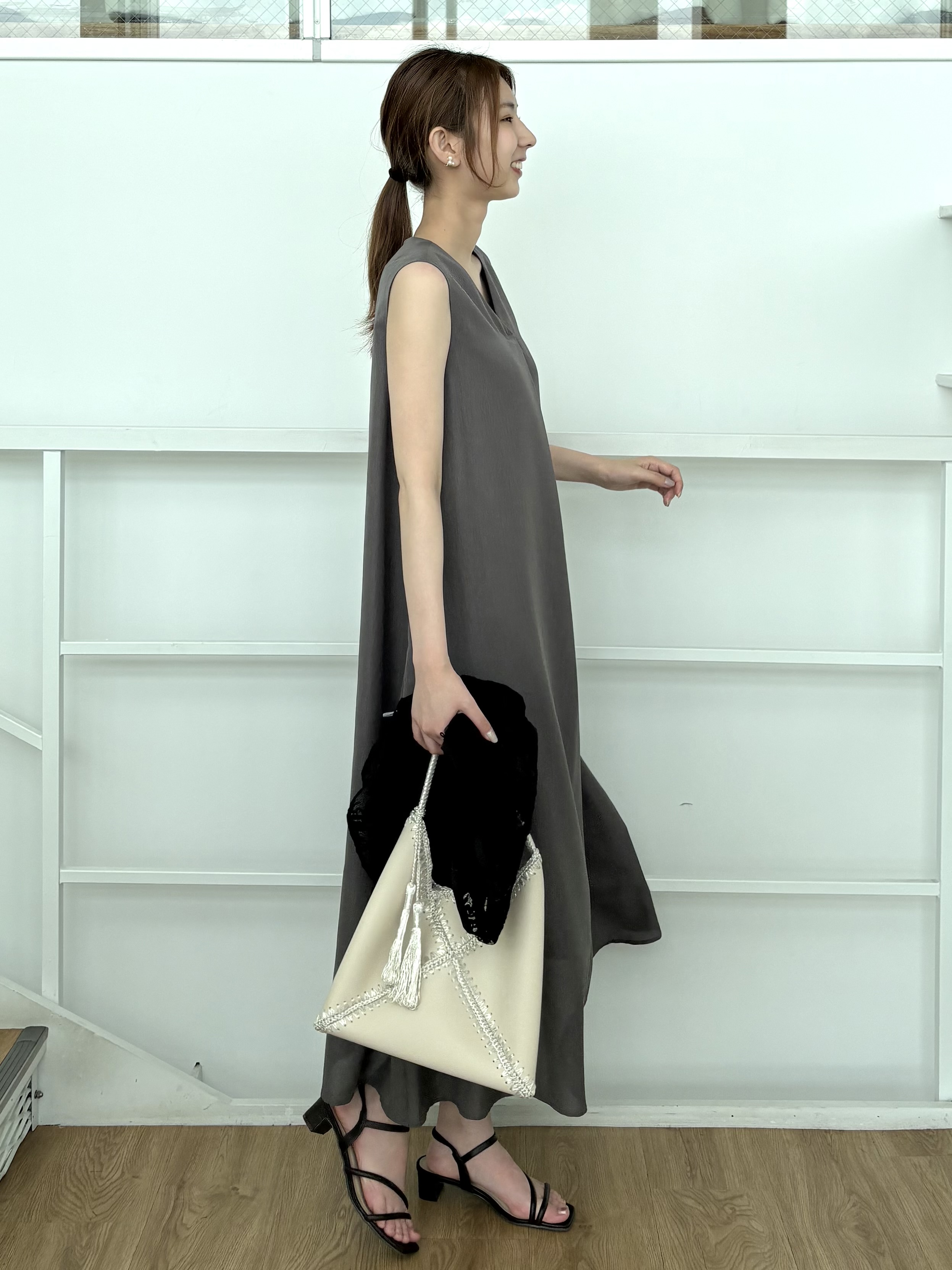 めぐさんの「OPAQUE.CLIP｜【接触冷感】麻混シアーVネックフレアワンピース《洗濯機OK》」を使ったコーディネート