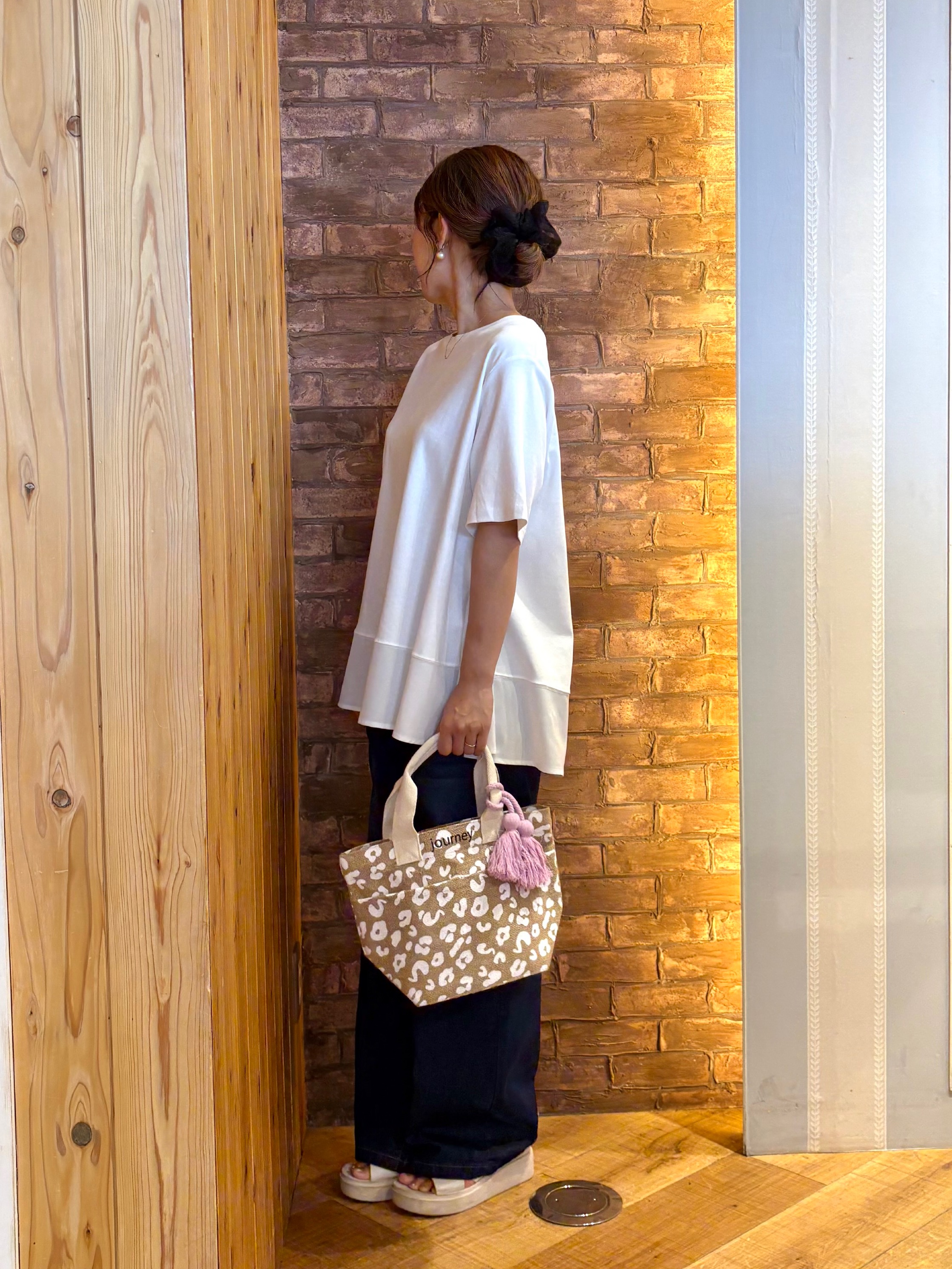 mieさんの「SHOO･LA･RUE｜【UV/抗菌防臭/洗濯機可】体型カバーも叶う 裾切り替えAライントップス」を使ったコーディネート