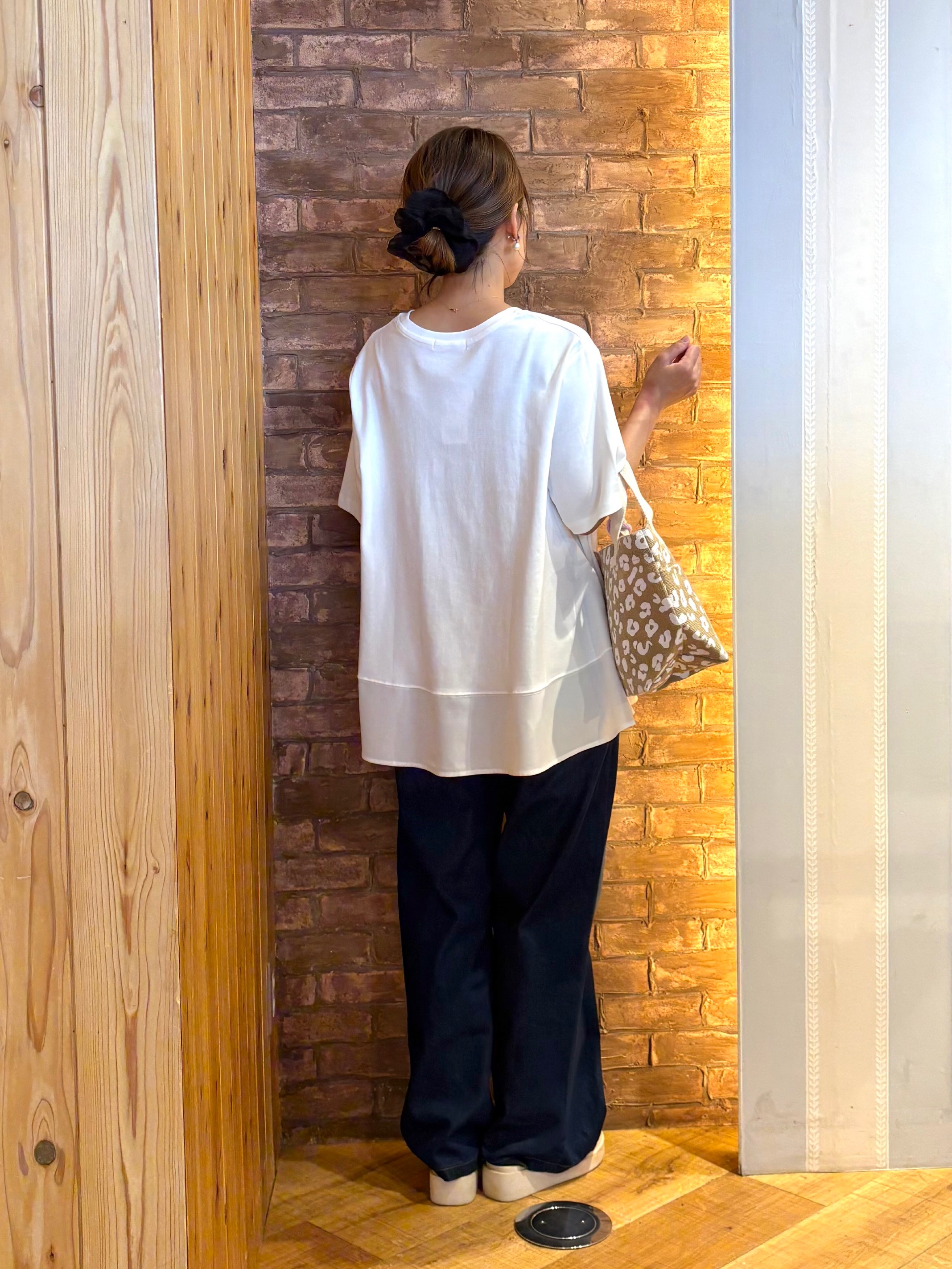 mieさんの「SHOO･LA･RUE｜【UV/抗菌防臭/洗濯機可】体型カバーも叶う 裾切り替えAライントップス」を使ったコーディネート