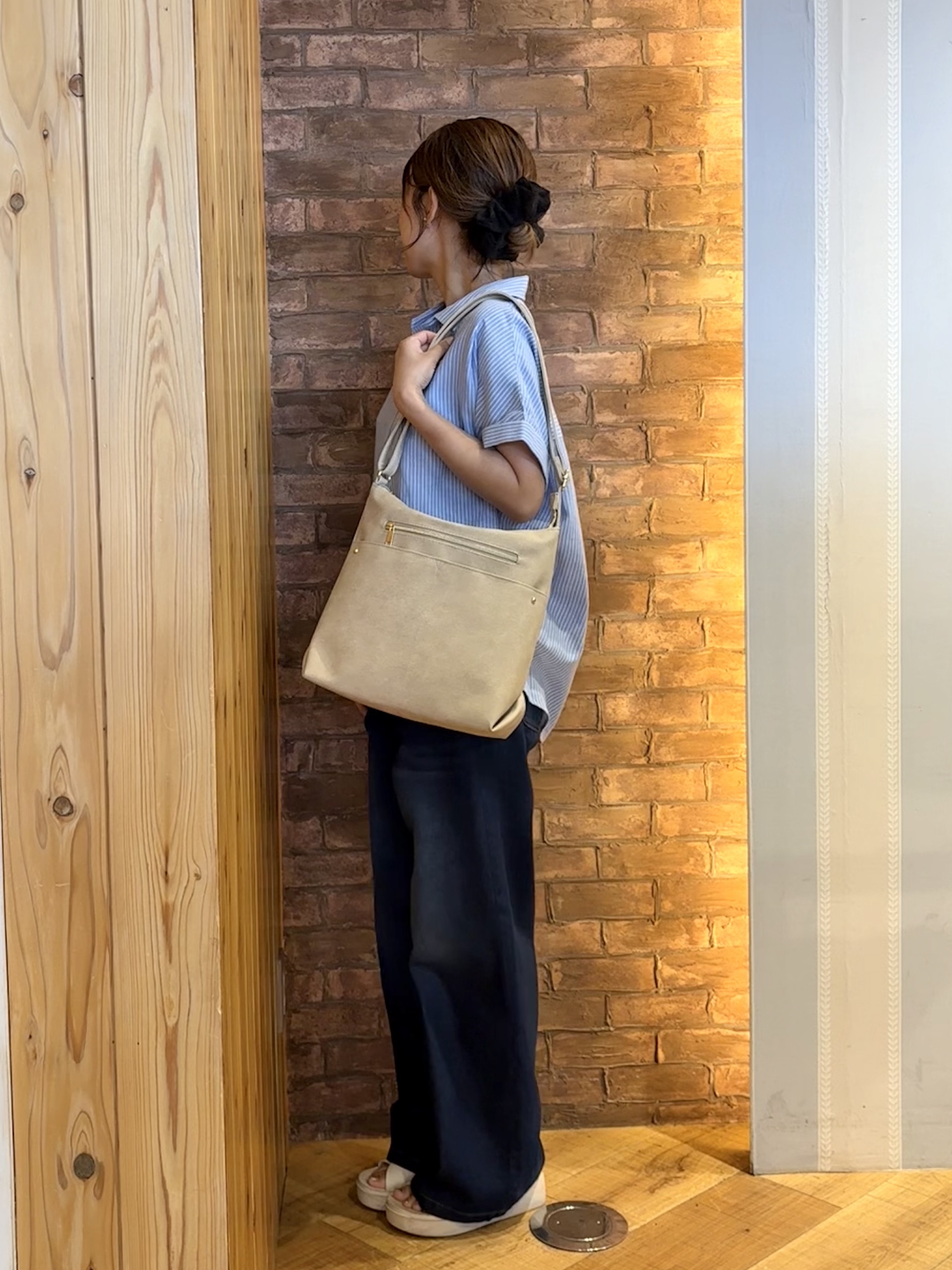 mieさんの「SHOO･LA･RUE｜【UV/吸水速乾/抗菌防臭】インせず着られる フレンチリネンスキッパーシャツ」を使ったコーディネート