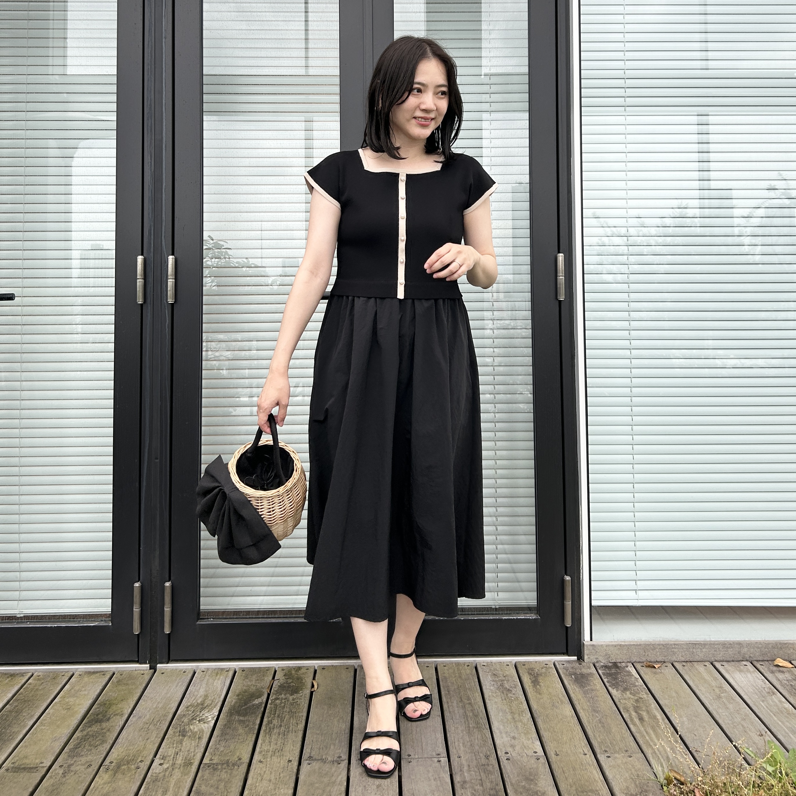 shinoさんの「Couture brooch｜【洗濯機可】バイカラー ニットドッキング ワンピース」を使ったコーディネート