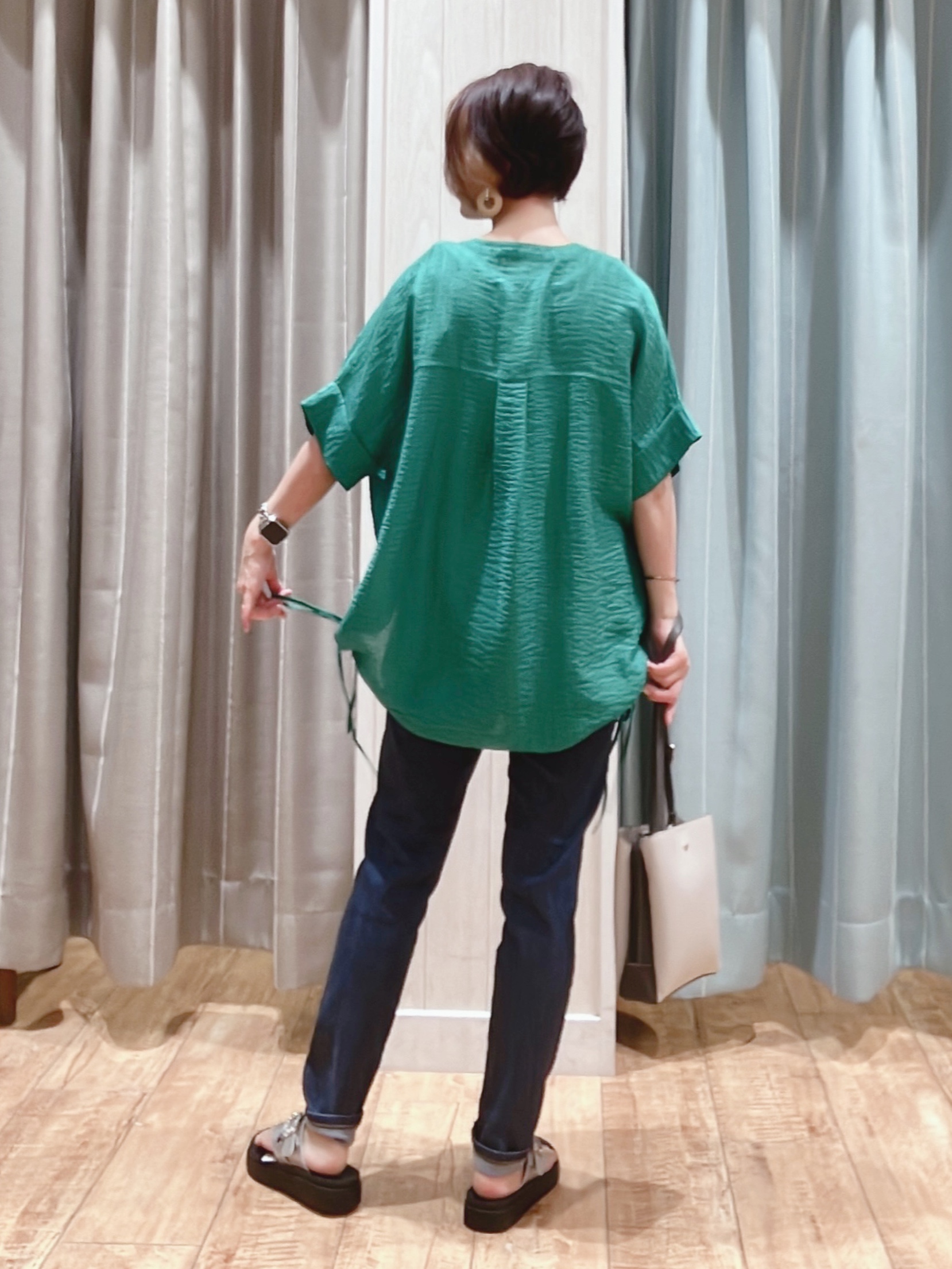 aaamiさんの「SHOO･LA･RUE｜【高レビュー/体型カバー】インせず着られる スキッパー裾リボンブラウス」を使ったコーディネート