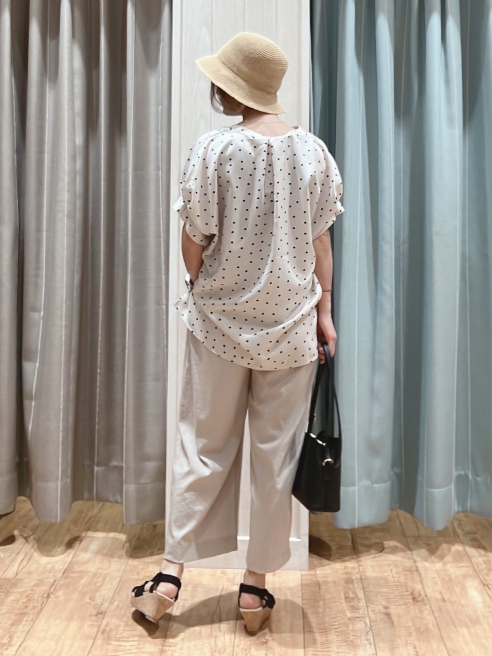 aaamiさんの「SHOO･LA･RUE｜【洗濯機可／洗濯後しわになりにくい】大人の甘さをプラスする ドット柄袖タックブラウス」を使ったコーディネート