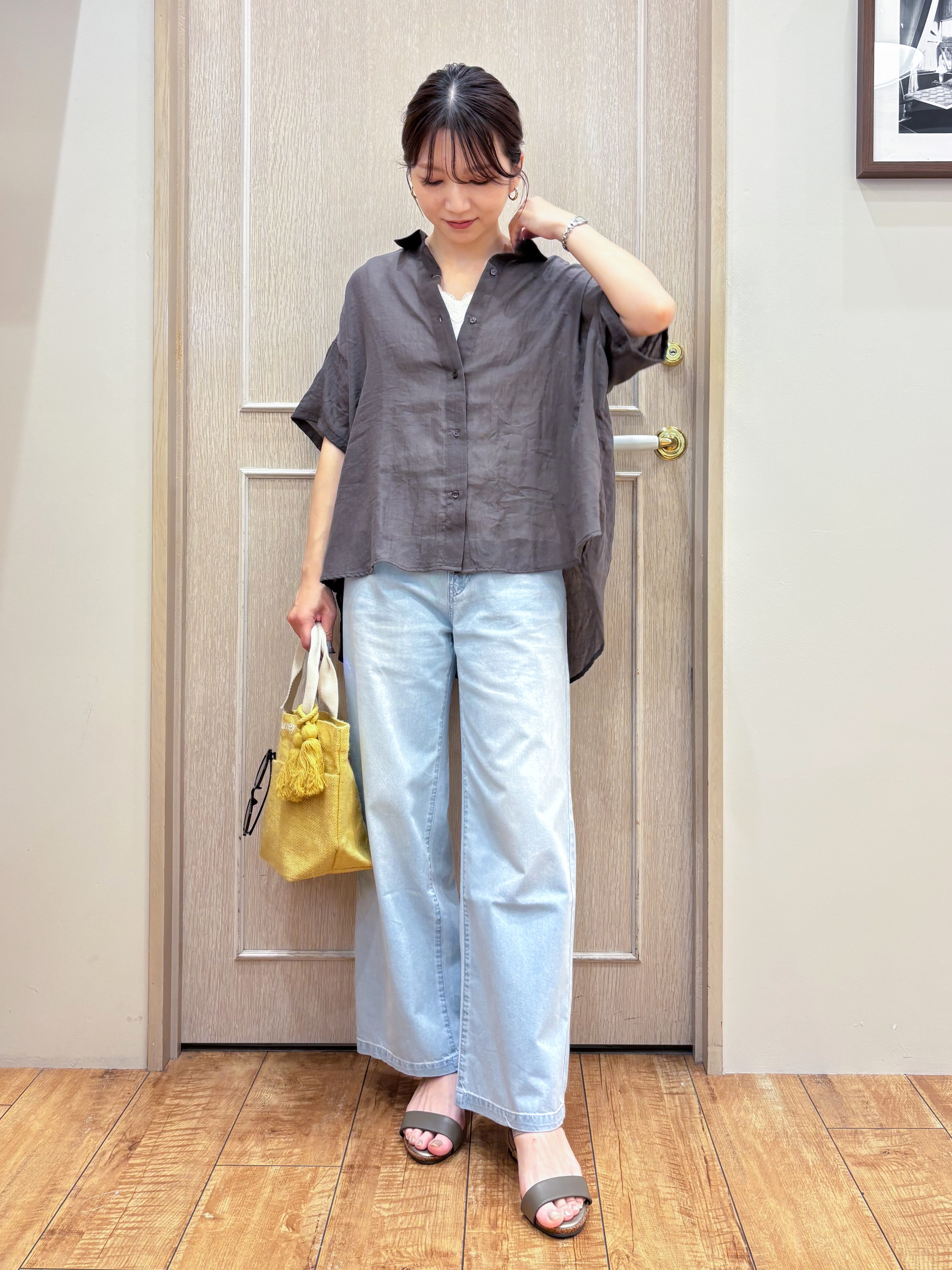 なみさんの「SHOO･LA･RUE｜ヒップがすっぽり隠れる やわらか5分袖シアーシャツ」を使ったコーディネート