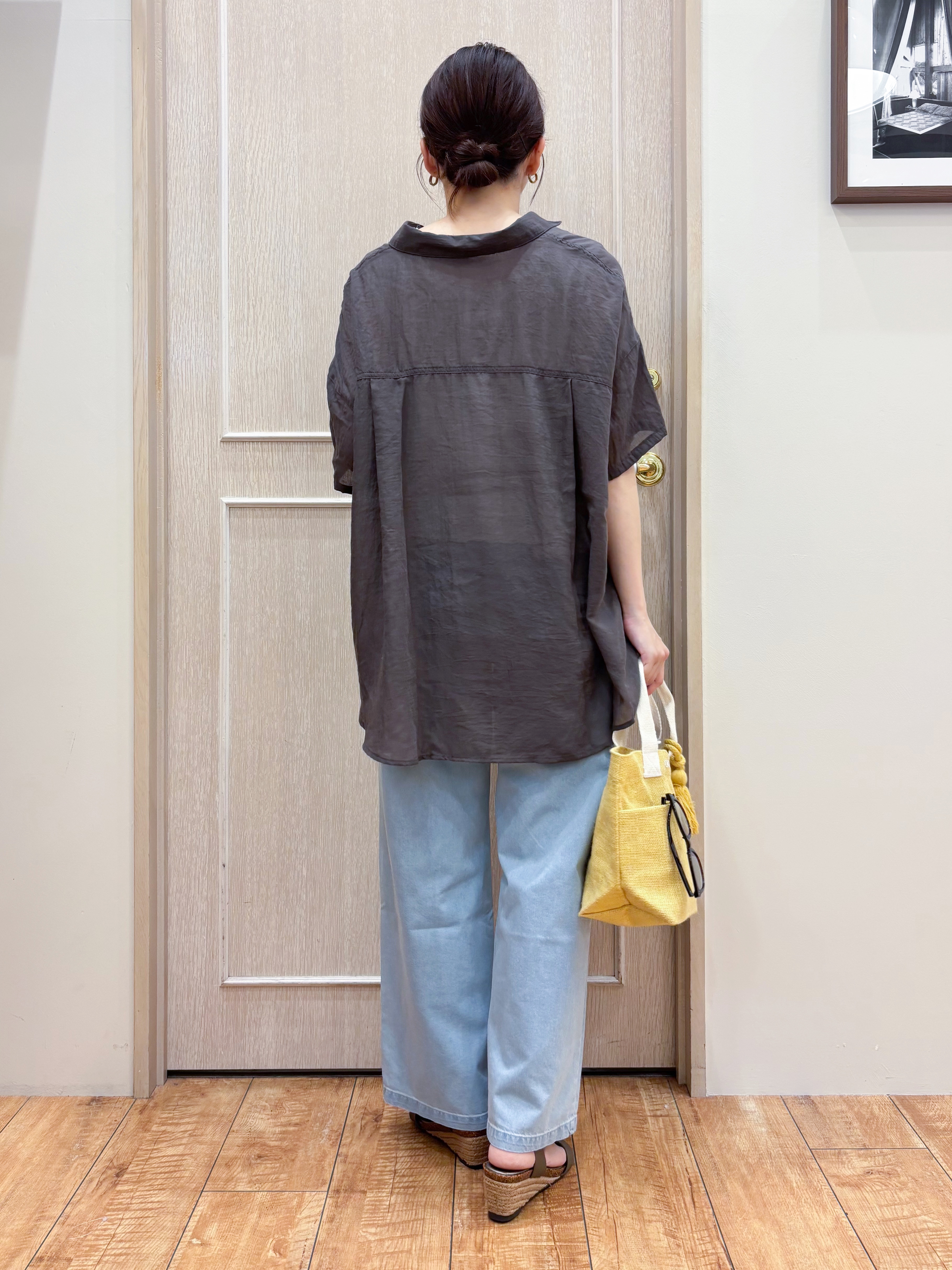 なみさんの「SHOO･LA･RUE｜ヒップがすっぽり隠れる やわらか5分袖シアーシャツ」を使ったコーディネート