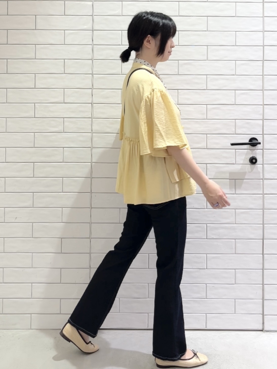 しおりさんの「OPAQUE.CLIP｜アシンメトリーペプラムブラウス【洗濯機OK】」を使ったコーディネート