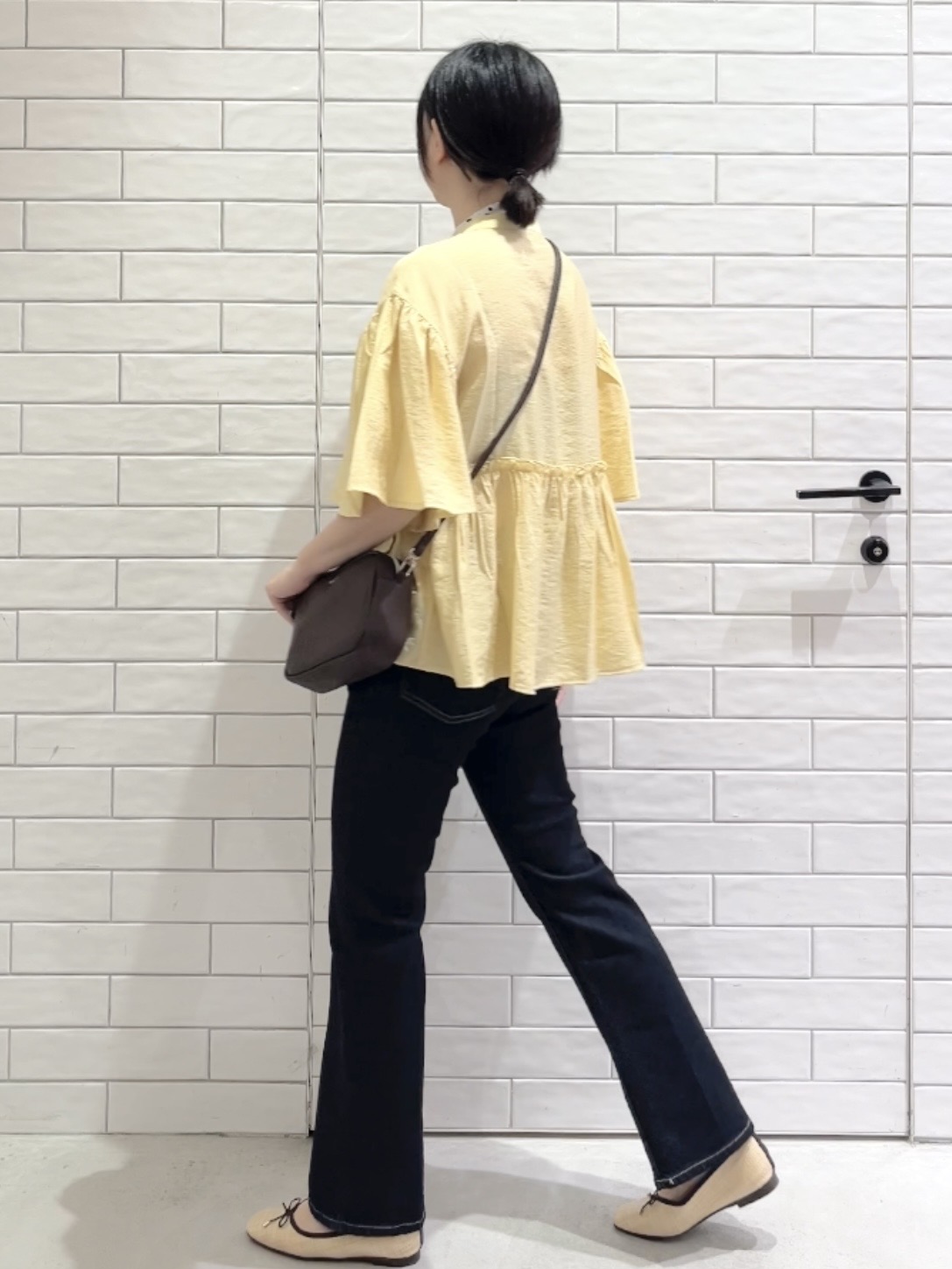 しおりさんの「OPAQUE.CLIP｜アシンメトリーペプラムブラウス【洗濯機OK】」を使ったコーディネート