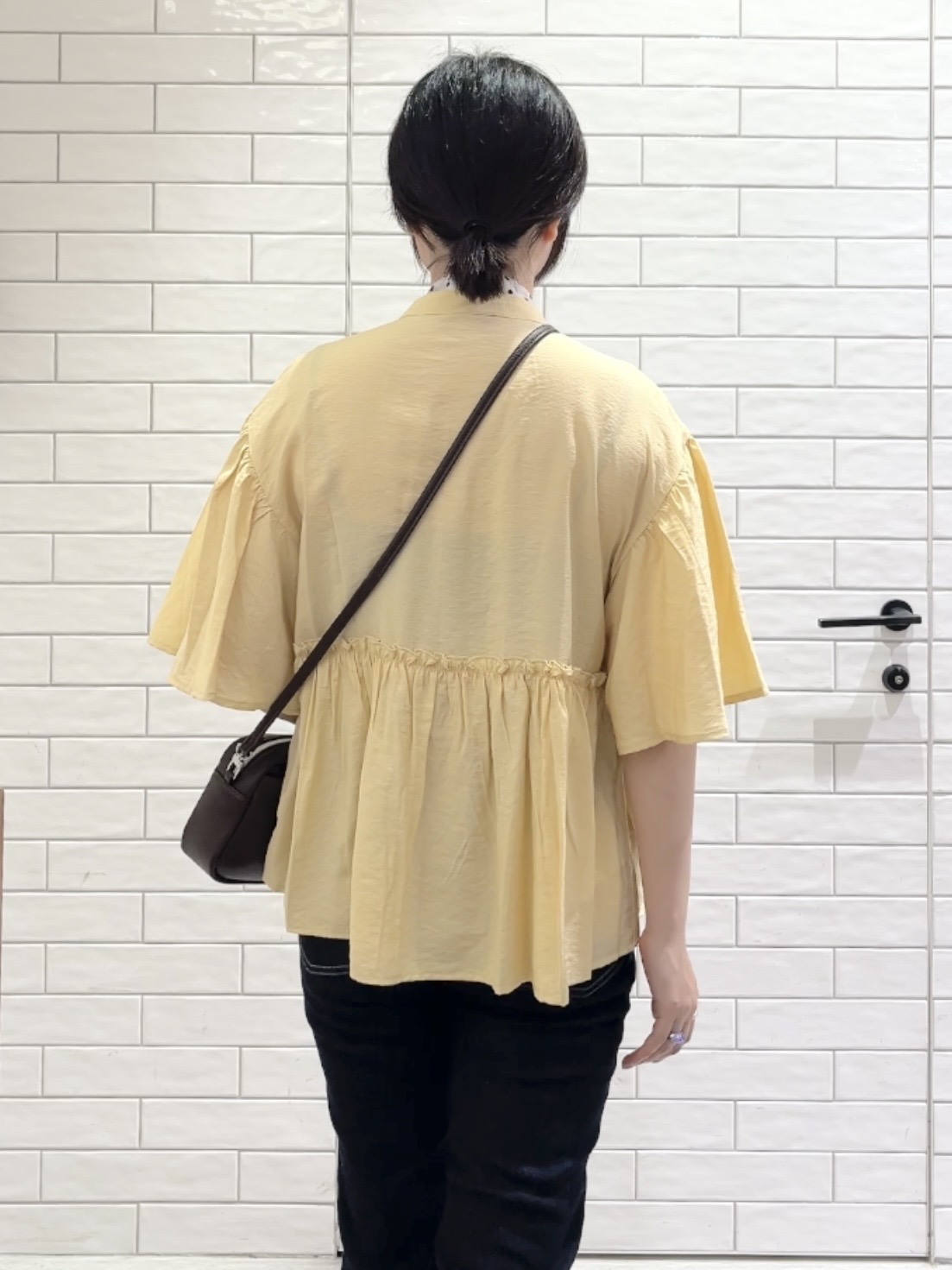 しおりさんの「OPAQUE.CLIP｜アシンメトリーペプラムブラウス【洗濯機OK】」を使ったコーディネート