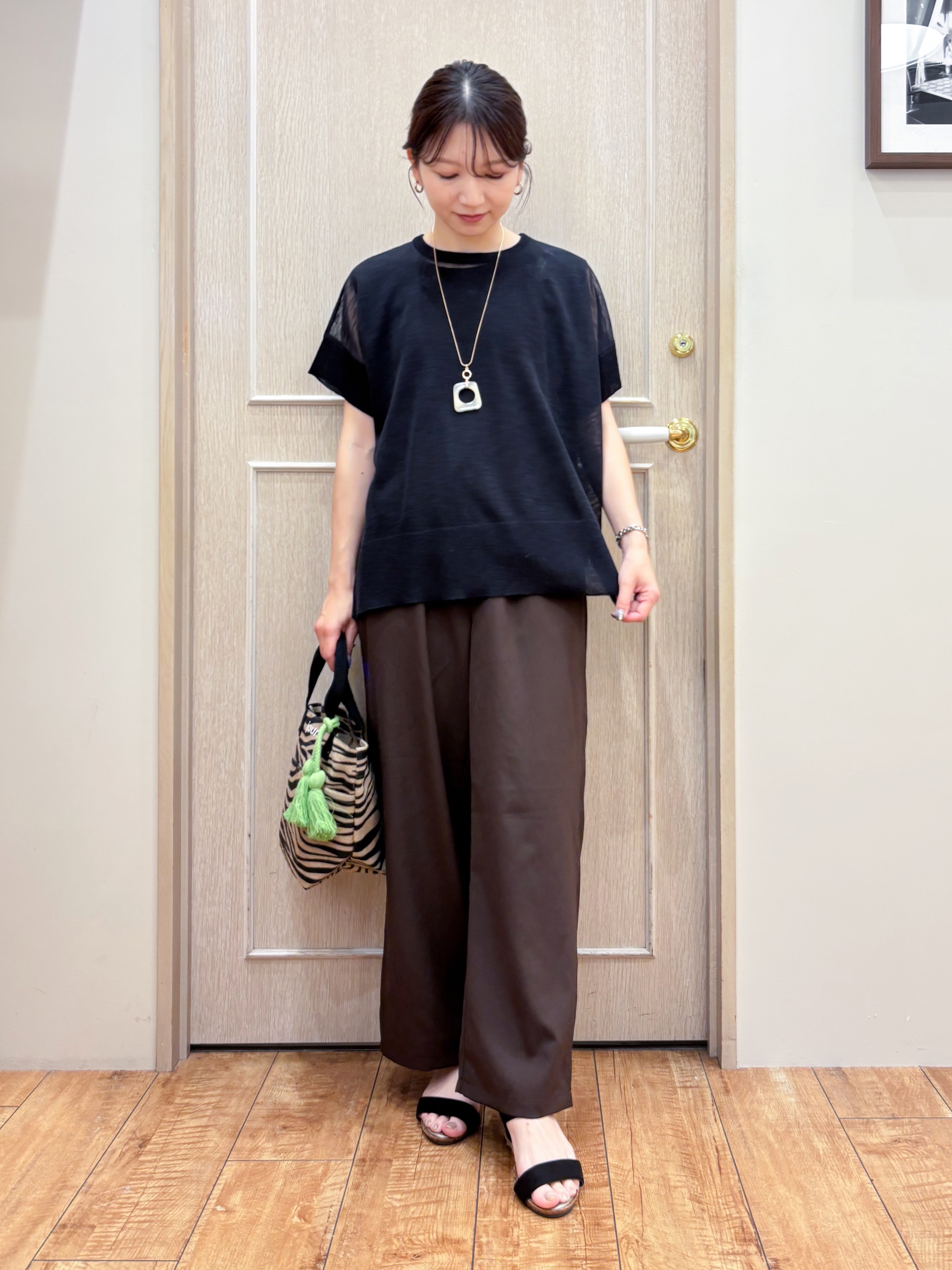 なみさんの「SHOO･LA･RUE｜【2点セット/S-LL/体型カバー】さらりと涼し気 シアーニット+タンクトップ」を使ったコーディネート