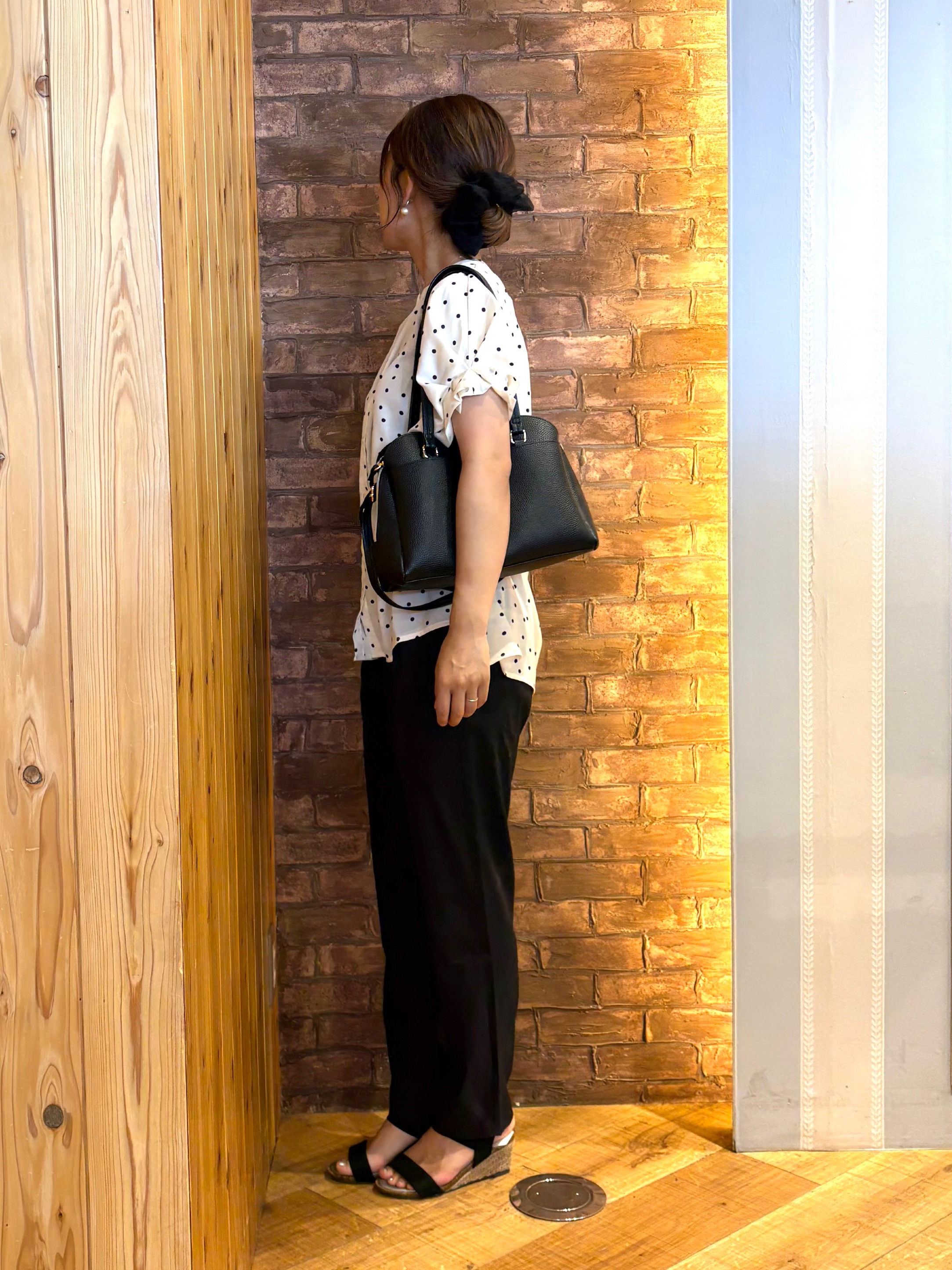 mieさんの「SHOO･LA･RUE｜【洗濯機可／洗濯後しわになりにくい】大人の甘さをプラスする ドット柄袖タックブラウス」を使ったコーディネート