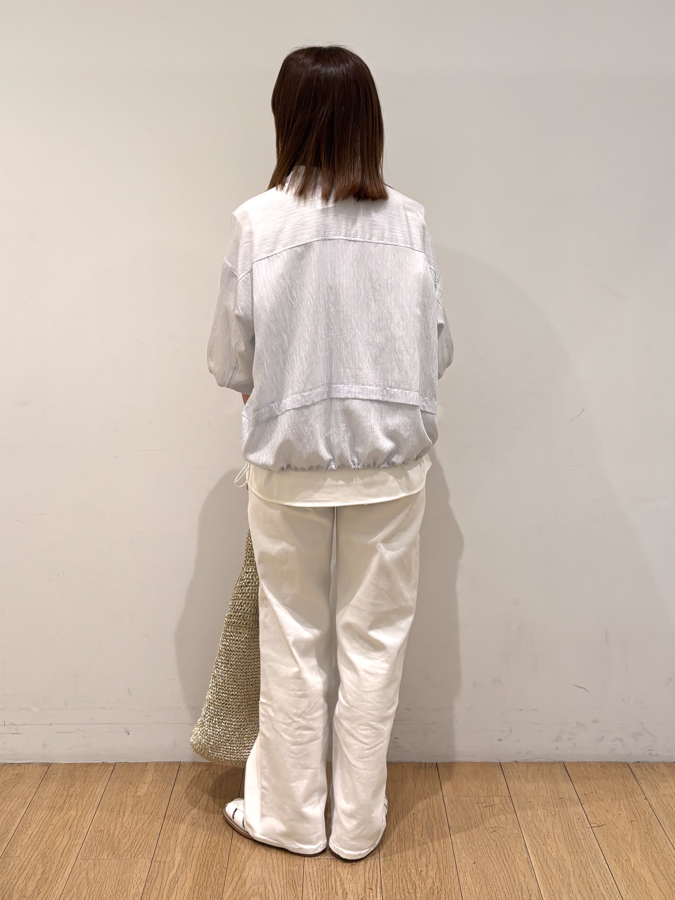 mikkoさんの「INDIVI｜【接触冷感／洗える／2WAY】ドロスト付 シアーシャンブレーシャツ」を使ったコーディネート