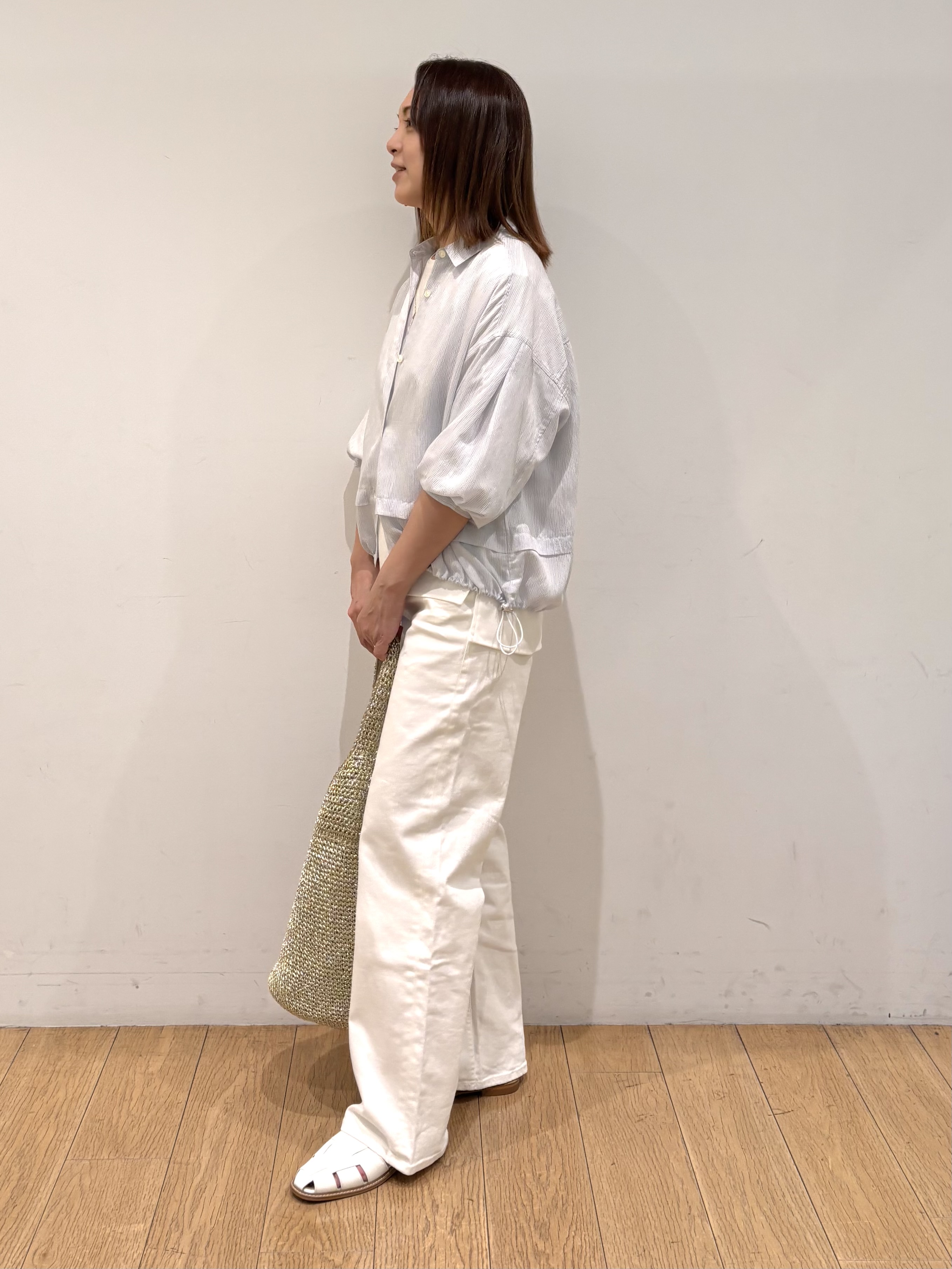 mikkoさんの「INDIVI｜【接触冷感／洗える／2WAY】ドロスト付 シアーシャンブレーシャツ」を使ったコーディネート