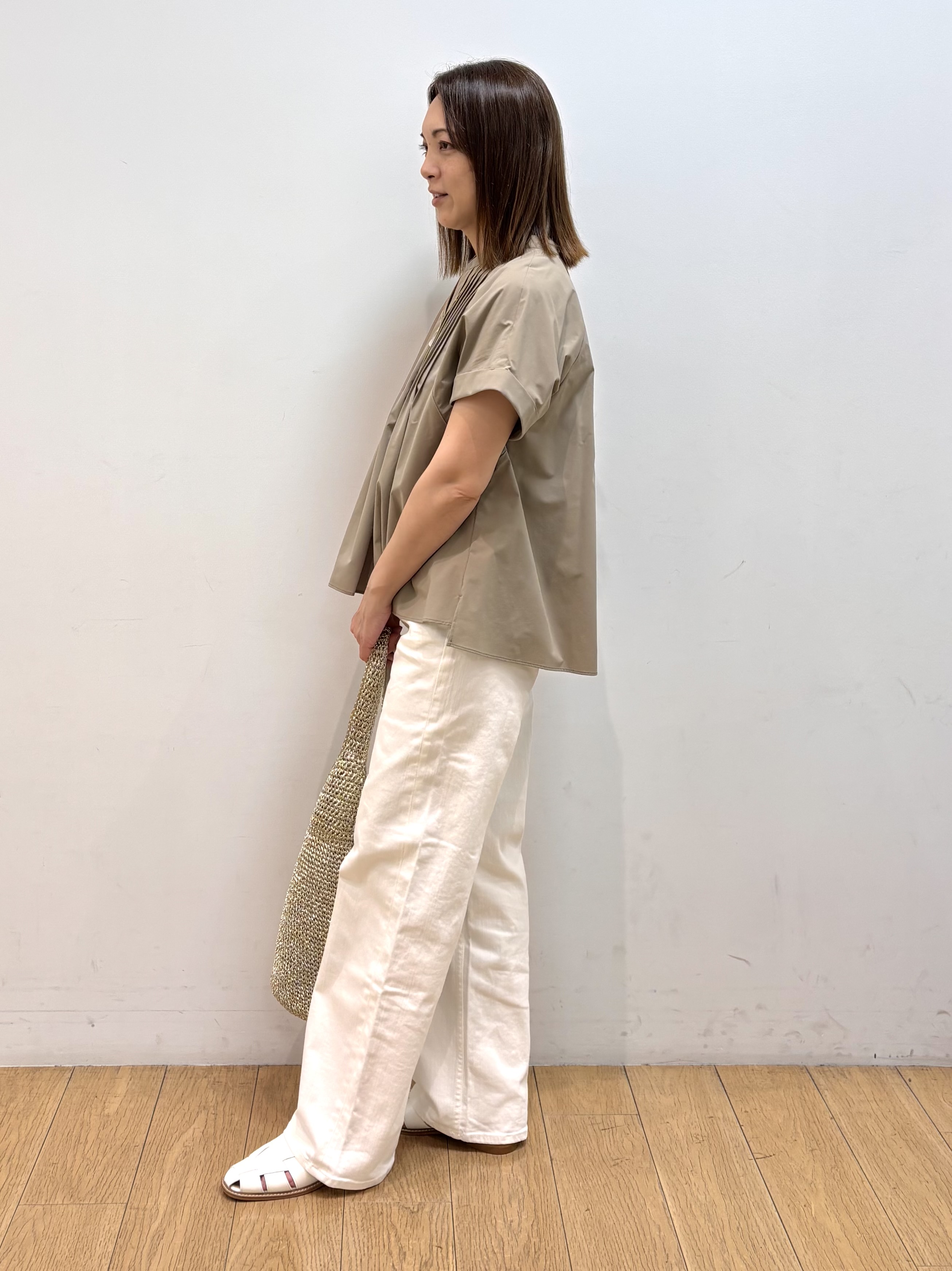 mikkoさんの「INDIVI｜【撥水／UVケア／SETUP可能】軽量タックスキッパーブラウス」を使ったコーディネート