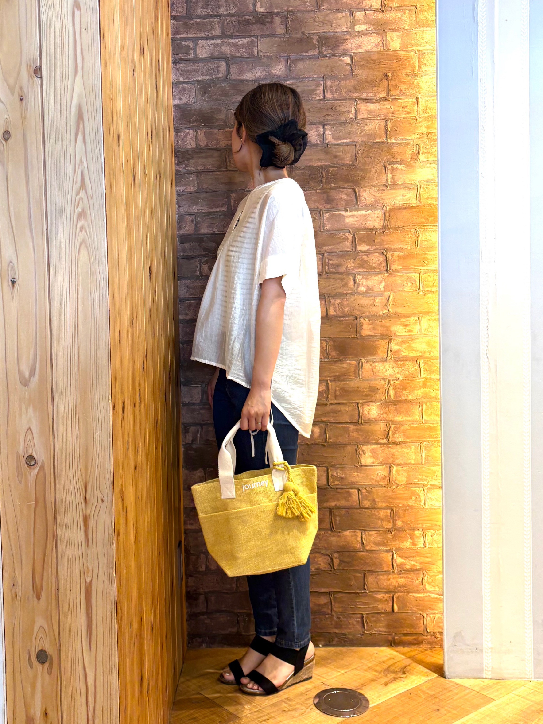 mieさんの「SHOO･LA･RUE｜【高レビュー/体型カバー】インせず着られる スキッパー裾リボンブラウス」を使ったコーディネート
