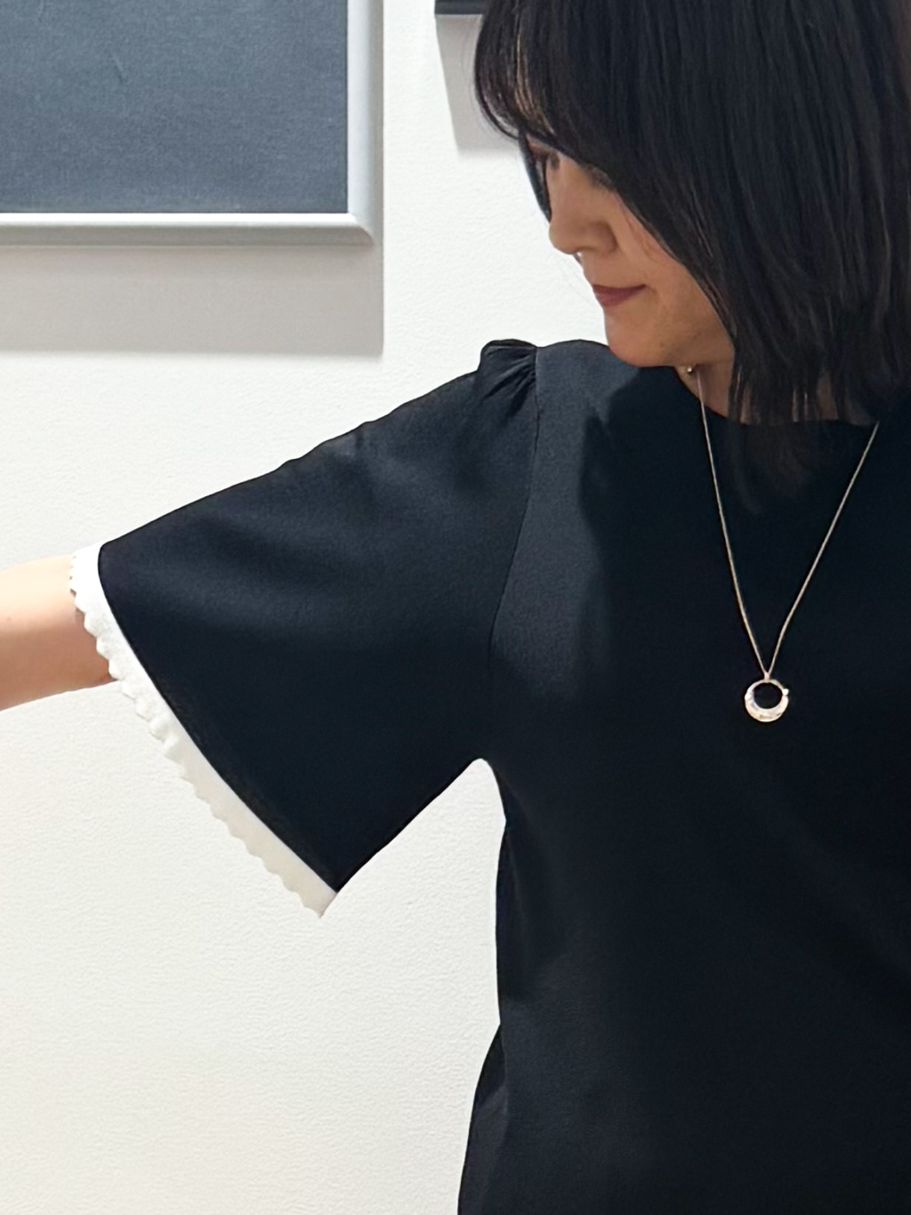 Lilyさんの「grove｜高評価！【シリーズ累計36万枚！名品ニット】やわらかドライタッチ スカラップスリーブニット」を使ったコーディネート