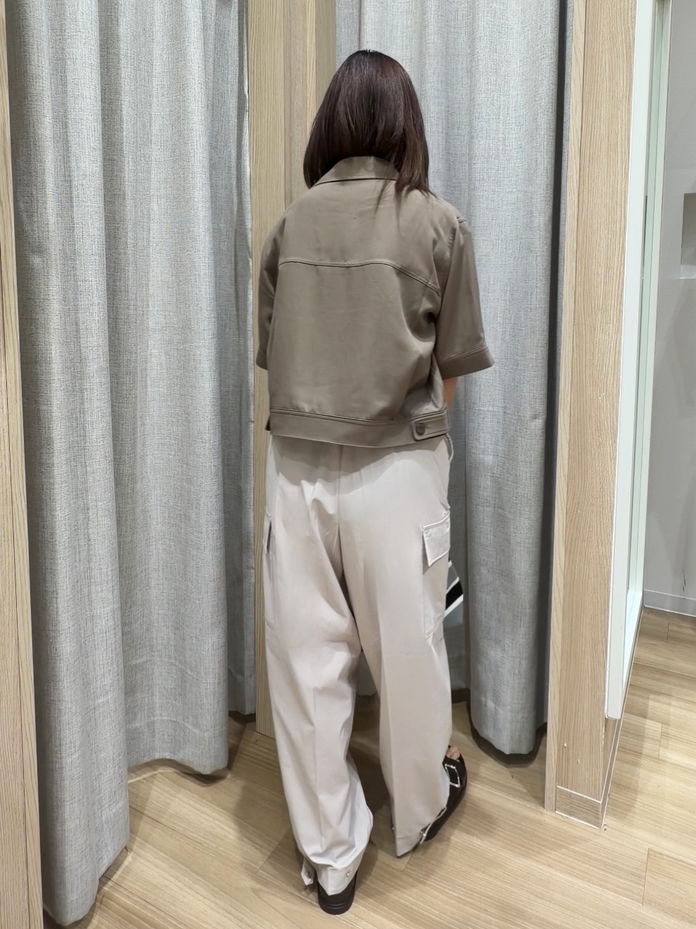 Fumikaさんの「grove｜【洗える・ON/OFF使える】繊細レースが引き立つ、フレンチ袖ブラウス」を使ったコーディネート